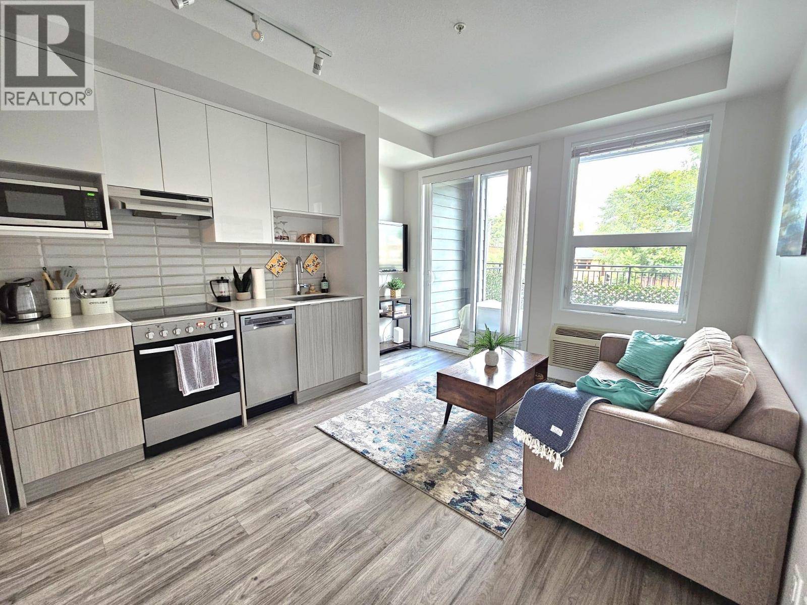 Kelowna, BC V1Y0G9,1800 Richter ST #102