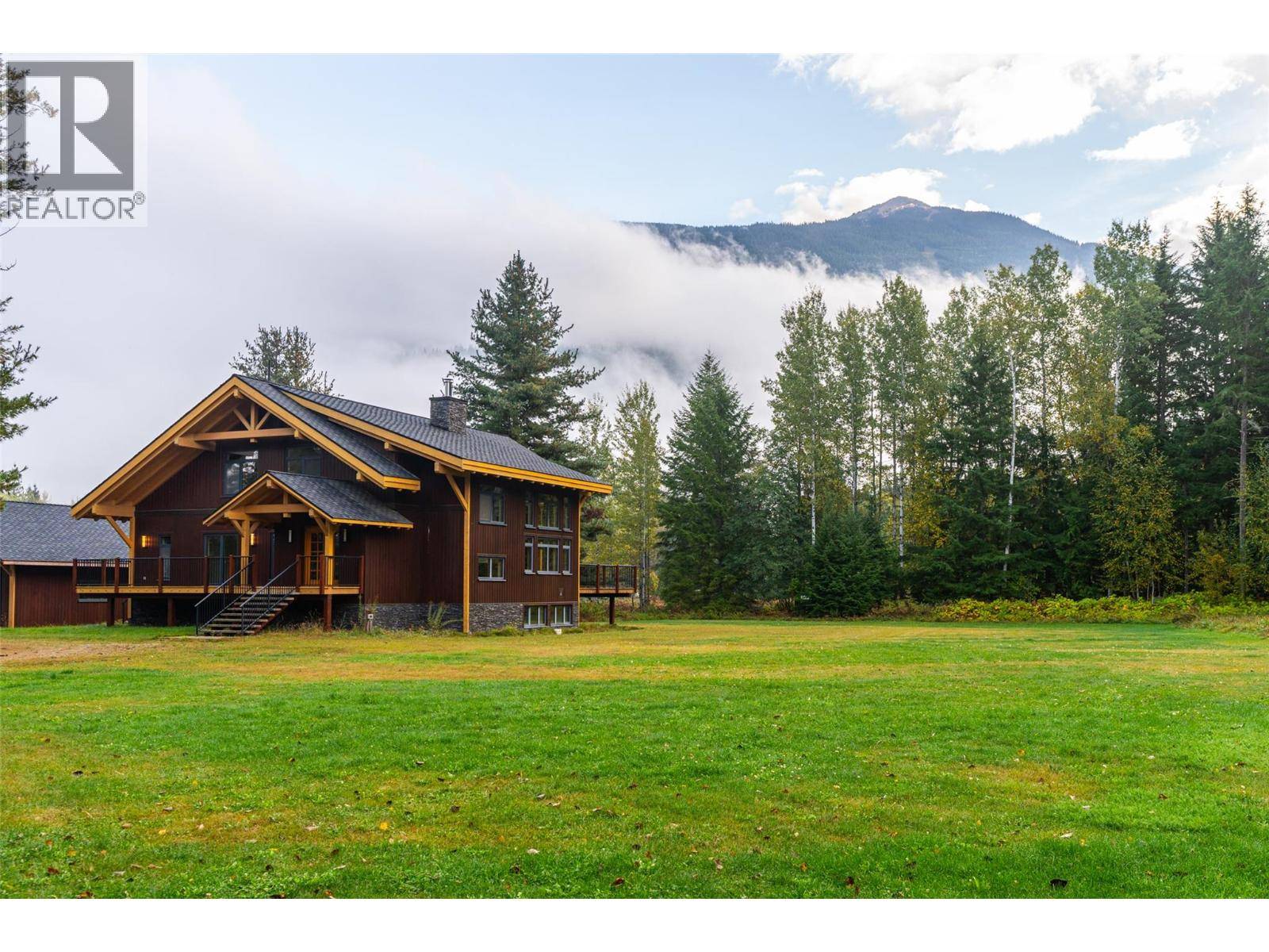 Revelstoke, BC V0E2S3,3266 Airport Way