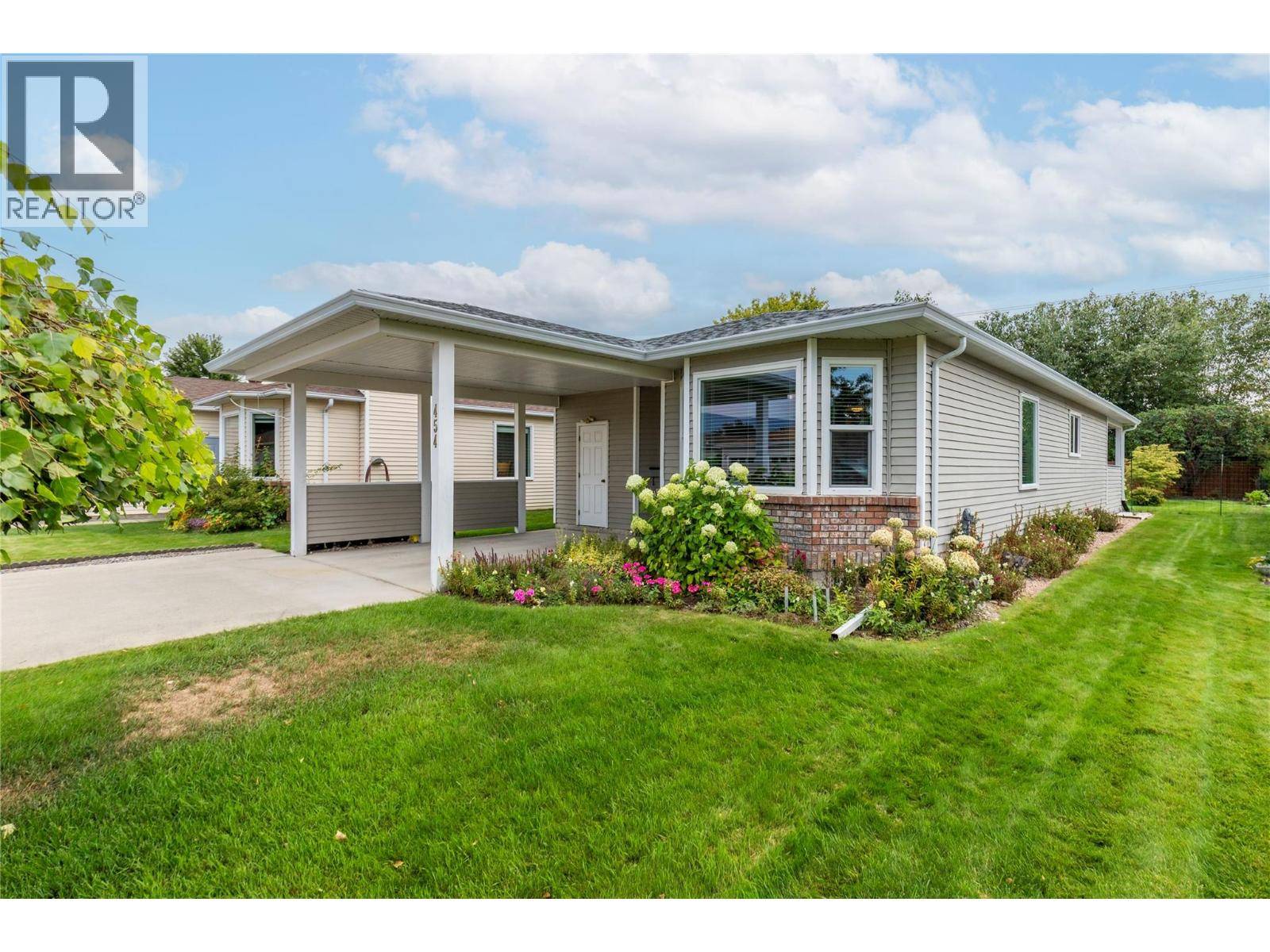 Kelowna, BC V1W3S4,1260 Raymer AVE #454