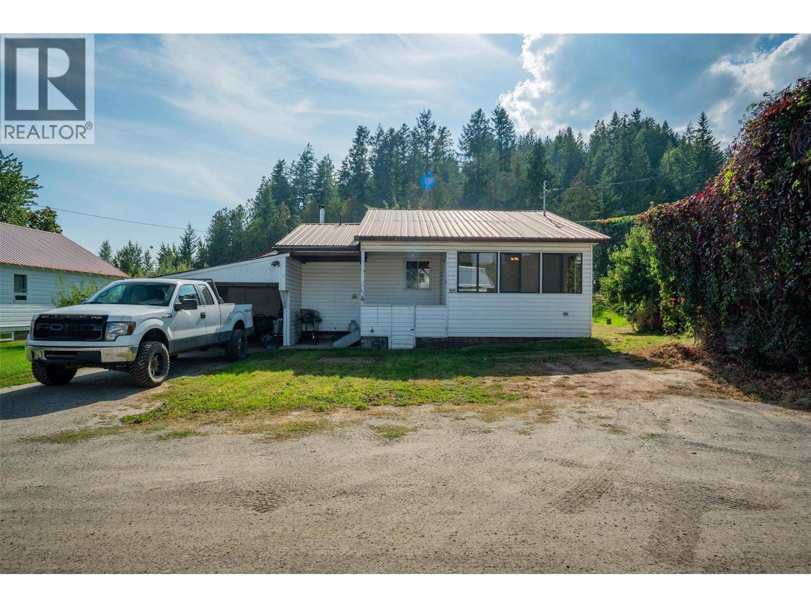 Kaslo, BC V0G1M0,320 RIVER Lane