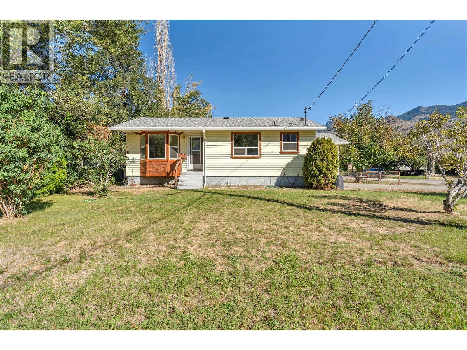 Keremeos, BC V0X1N2,714 2nd Avenue