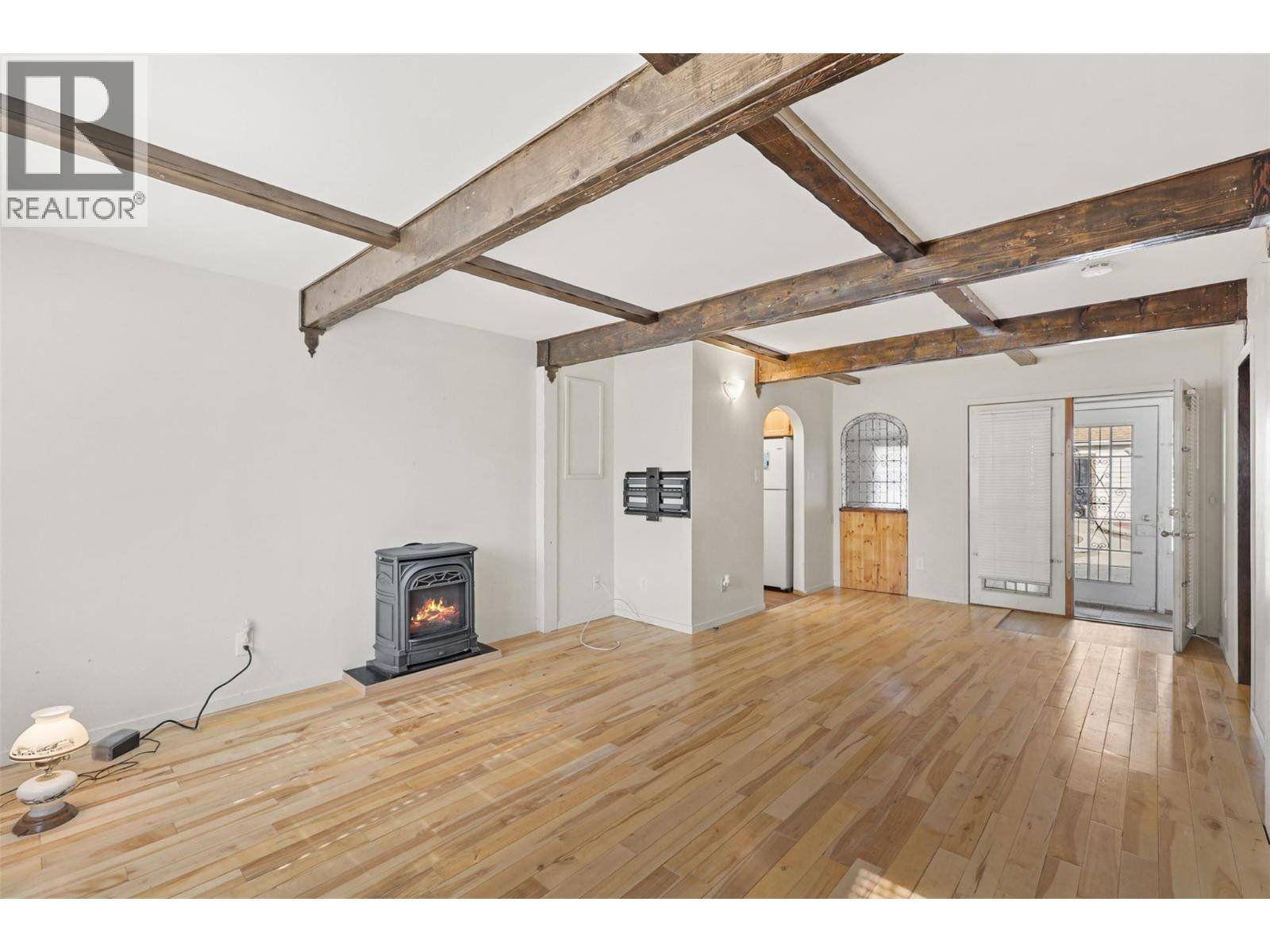 Kamloops, BC V2B3R3,376 Alexander Avenue