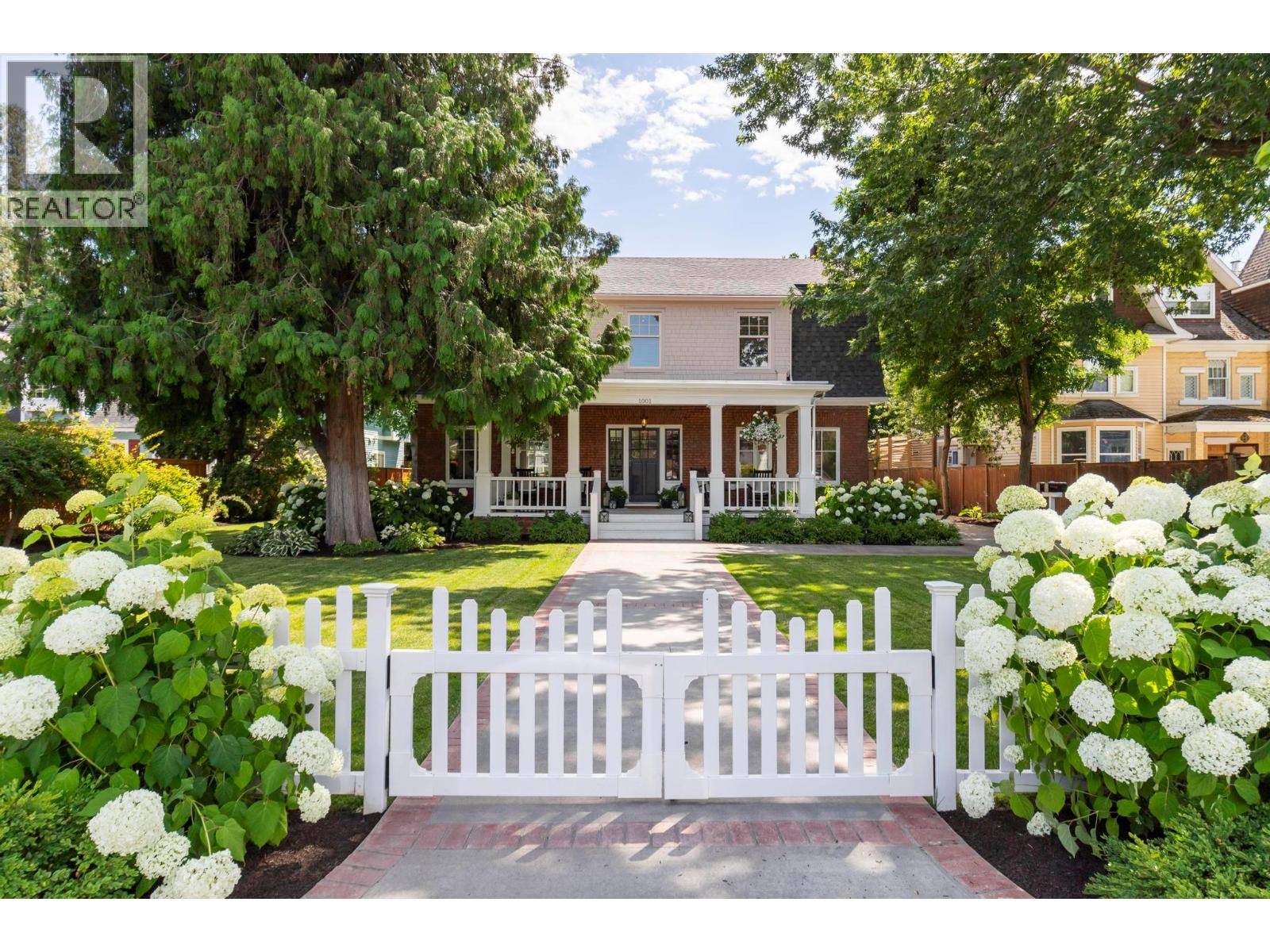 Kelowna, BC V1Y6M3,1001 Lawrence Avenue