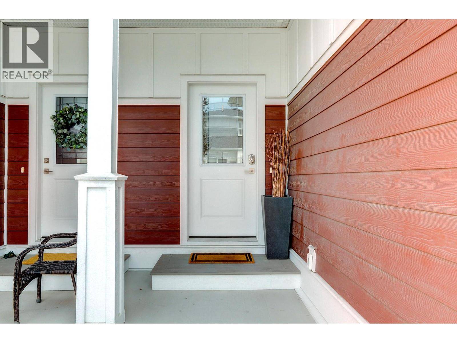 Vernon, BC V1T0C6,1999 15 AVE #11