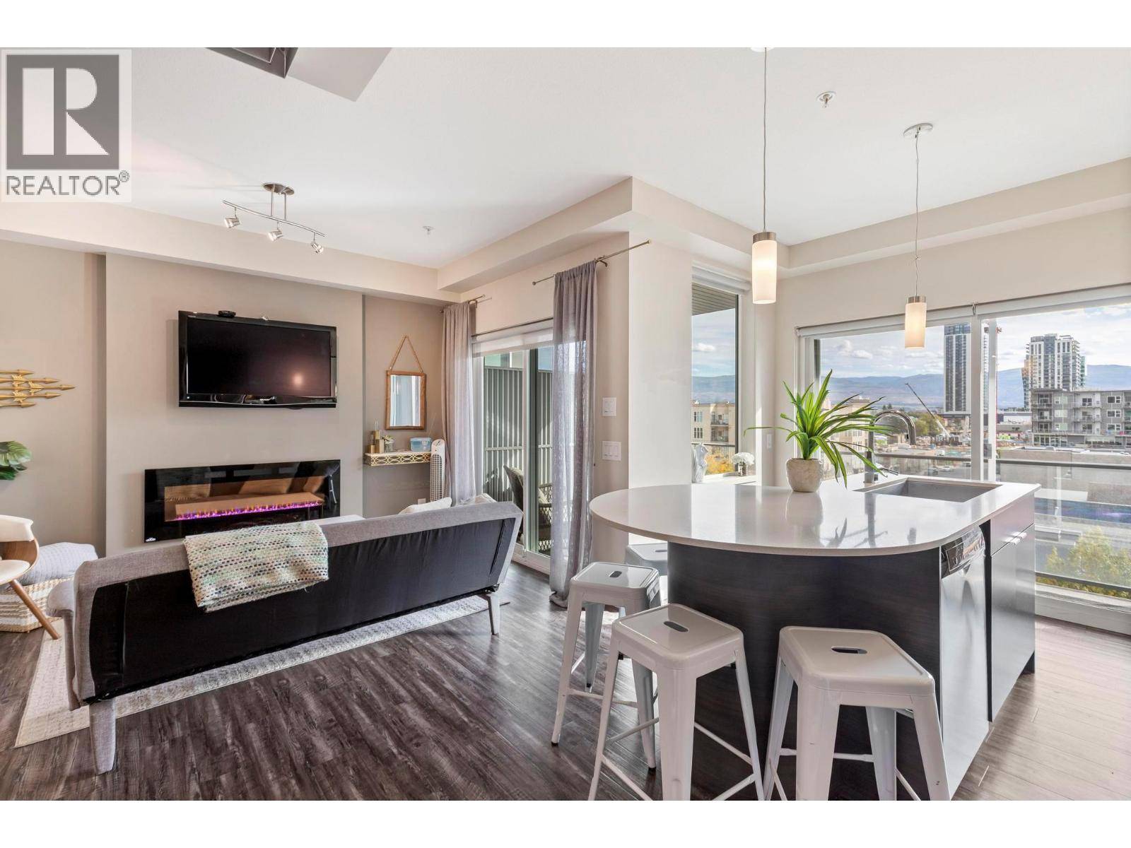 Kelowna, BC V1Y2C9,1290 St. Paul ST #511