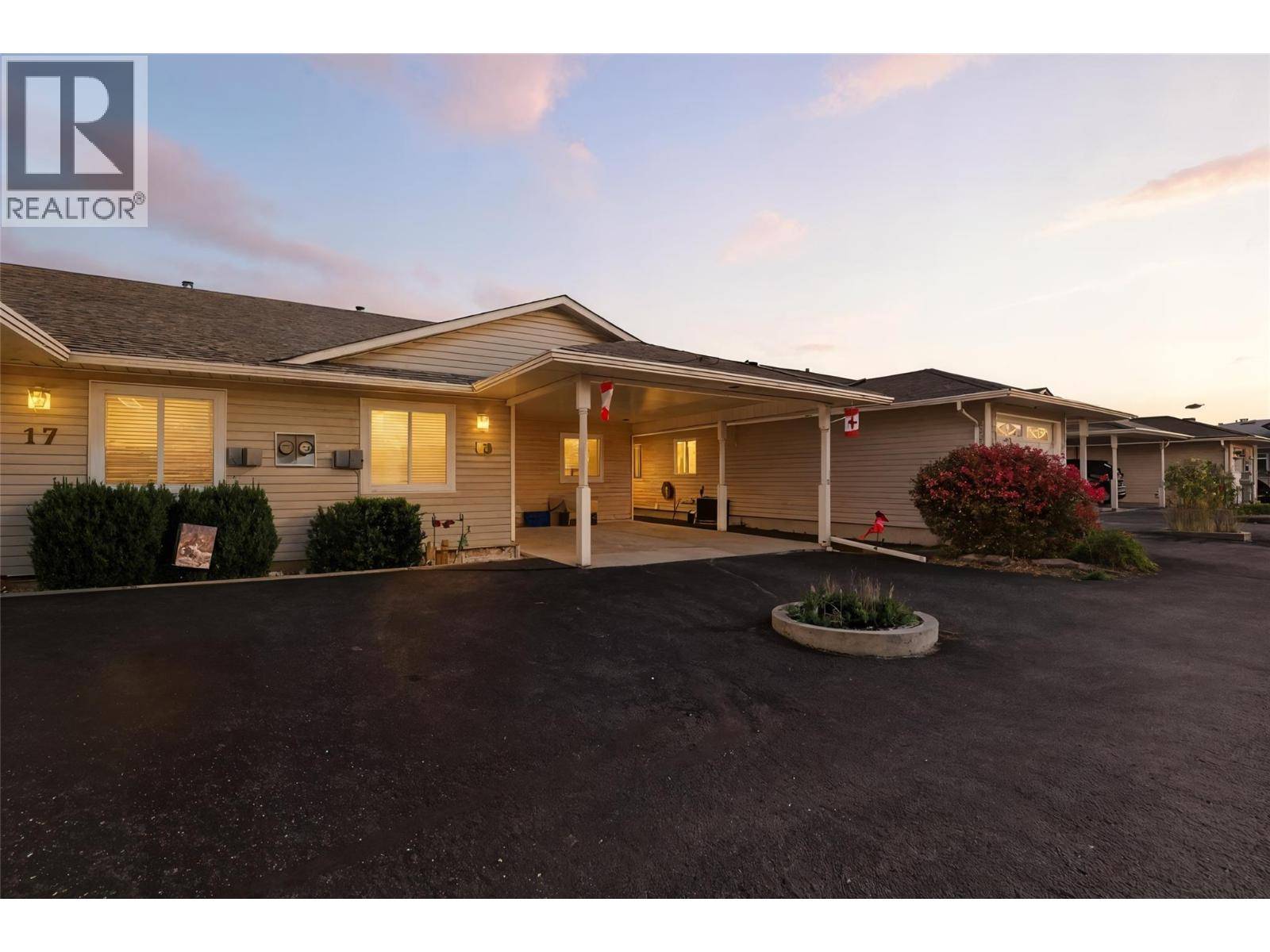 Kamloops, BC V2B8L1,1195 14th ST #18