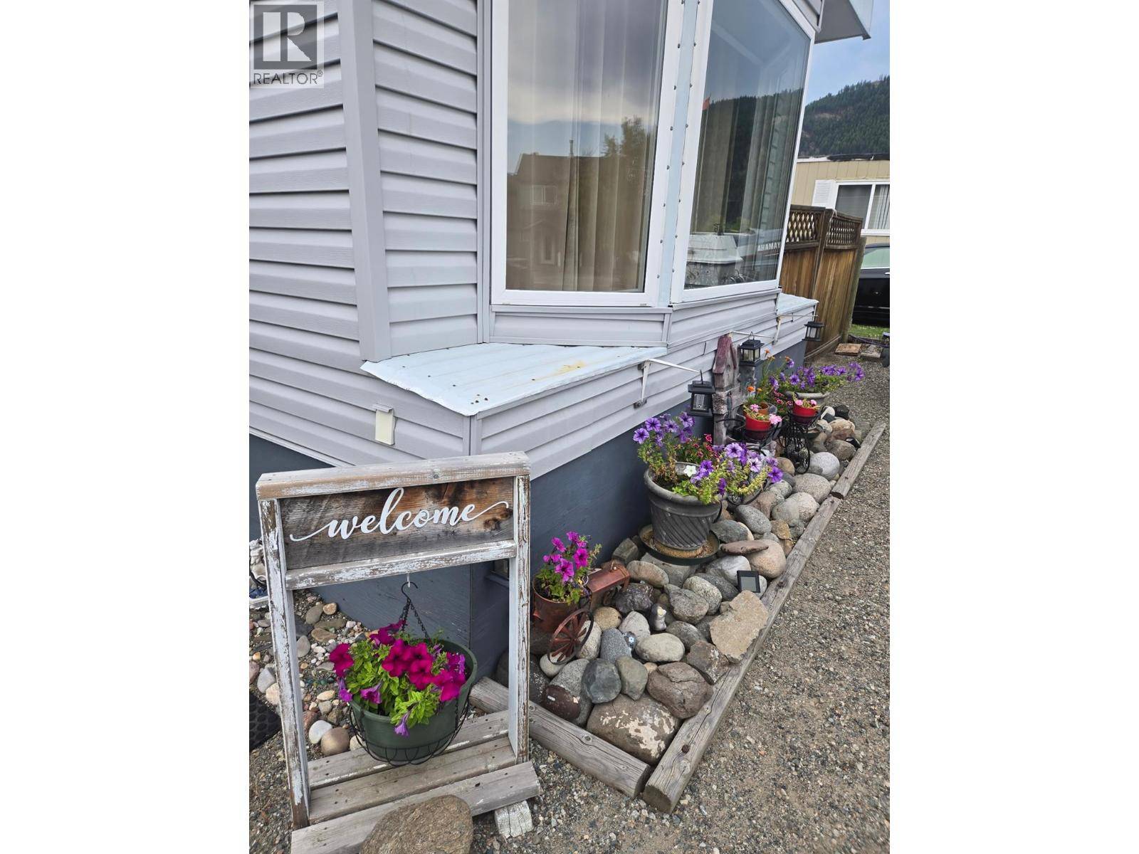 Midway, BC V0H1M0,925 Thirteenth AVE #3