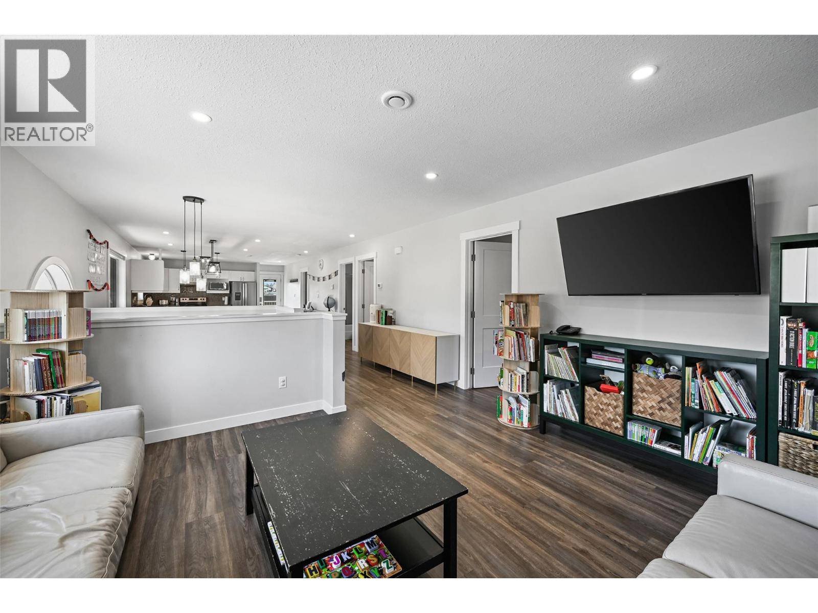 Invermere, BC V0A1K4,208 7TH Avenue