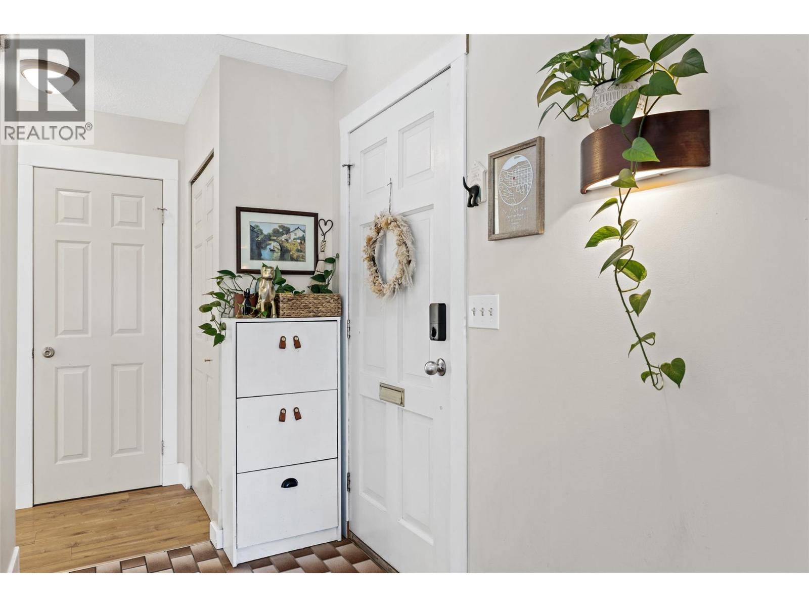 Kamloops, BC V2C3J8,423 1ST AVE #7