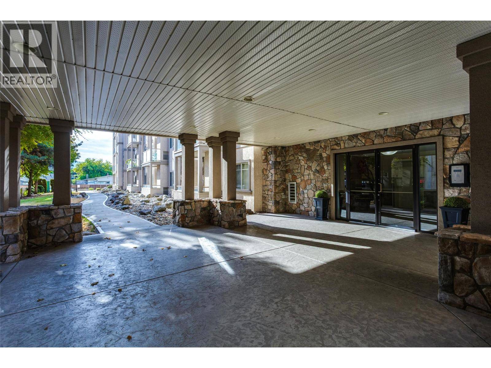 Kelowna, BC V1Y6E4,1007 Harvey AVE #412