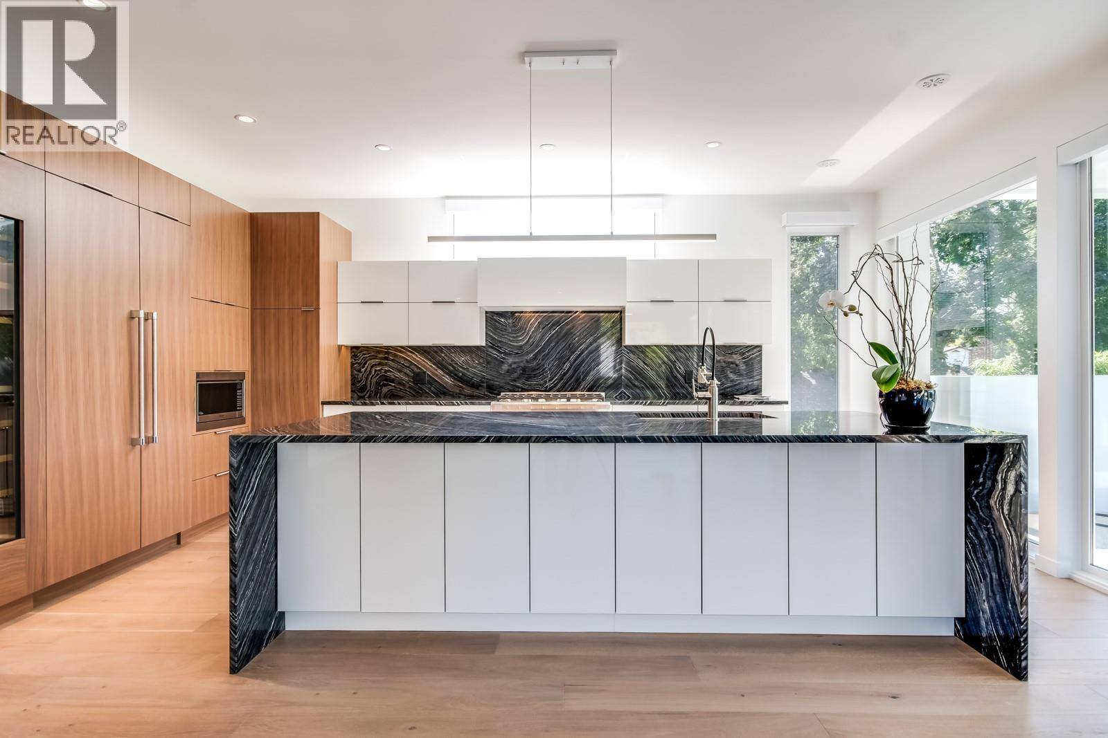 Kelowna, BC V1Y1M2,2630 Bath ST #201