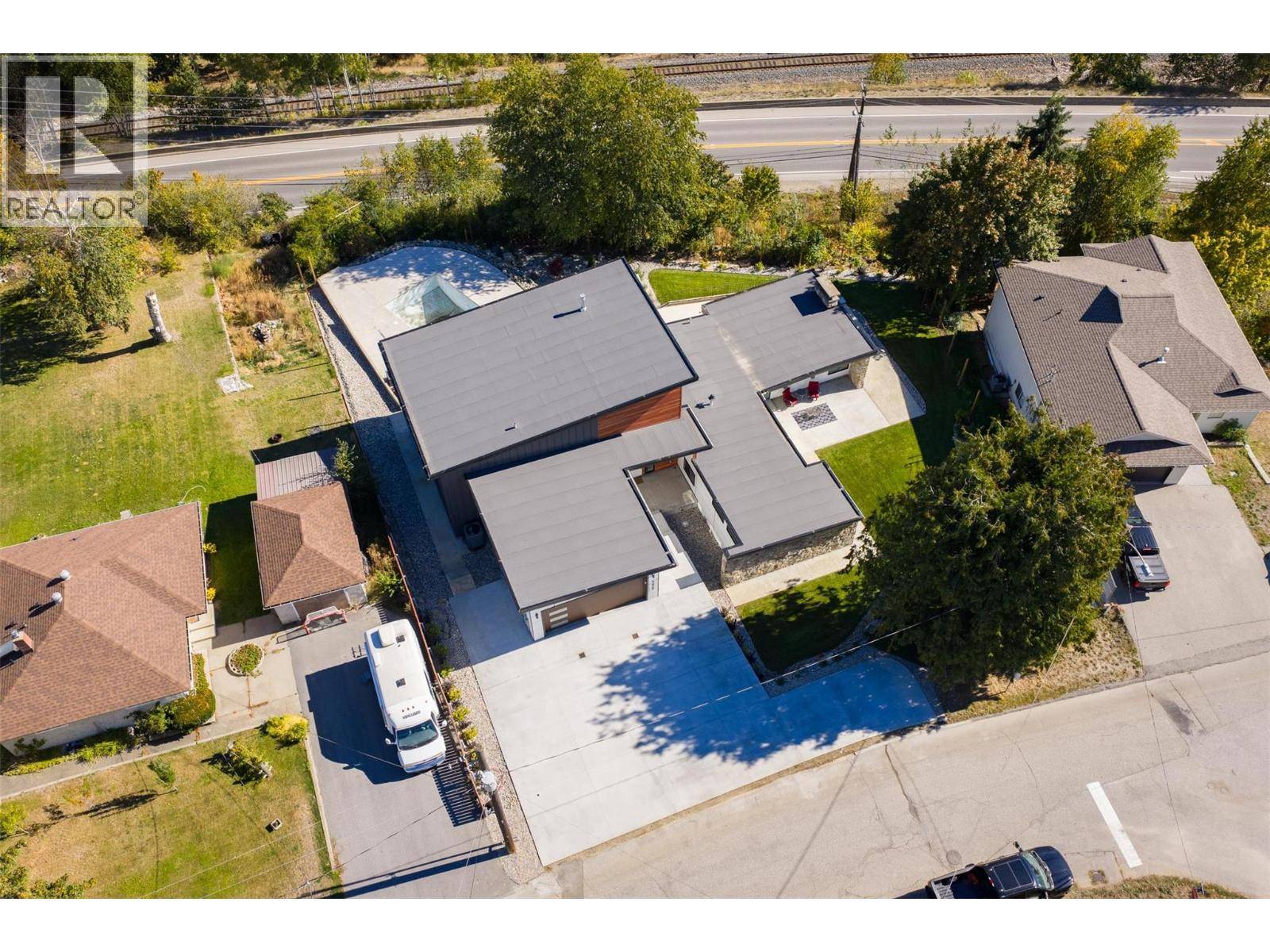 Castlegar, BC V1N4L1,3429 8TH Avenue