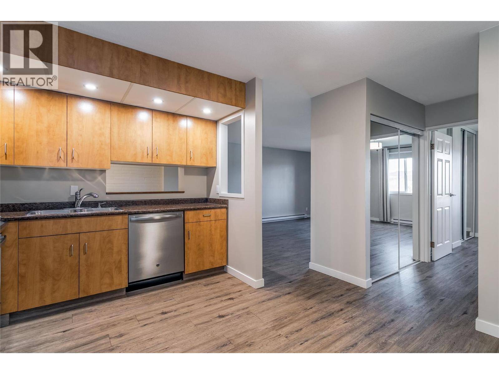 Kelowna, BC V1Y8B3,1915 Pacific CT #407