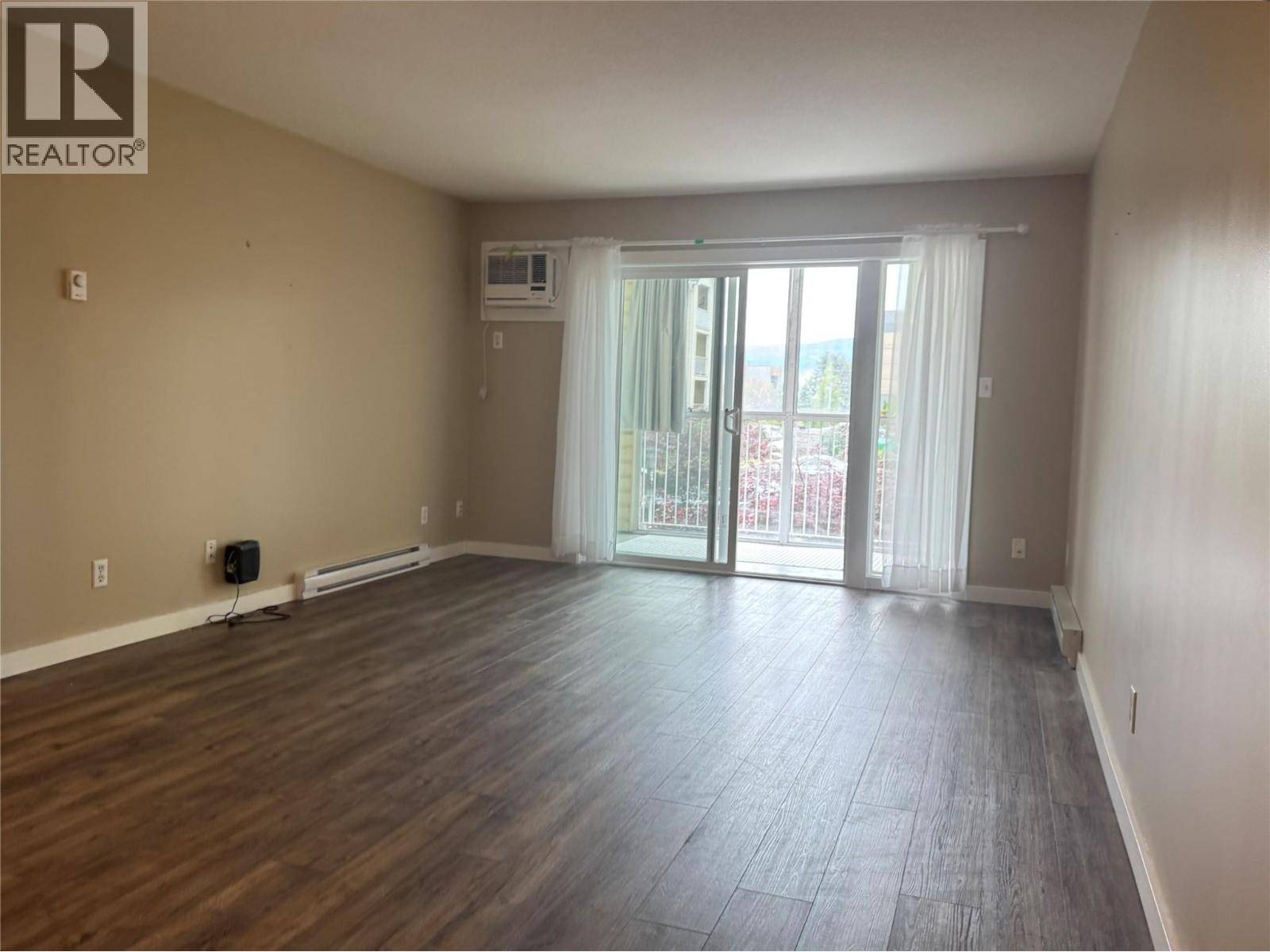 Kelowna, BC V1Y9L9,769 KLO RD #203