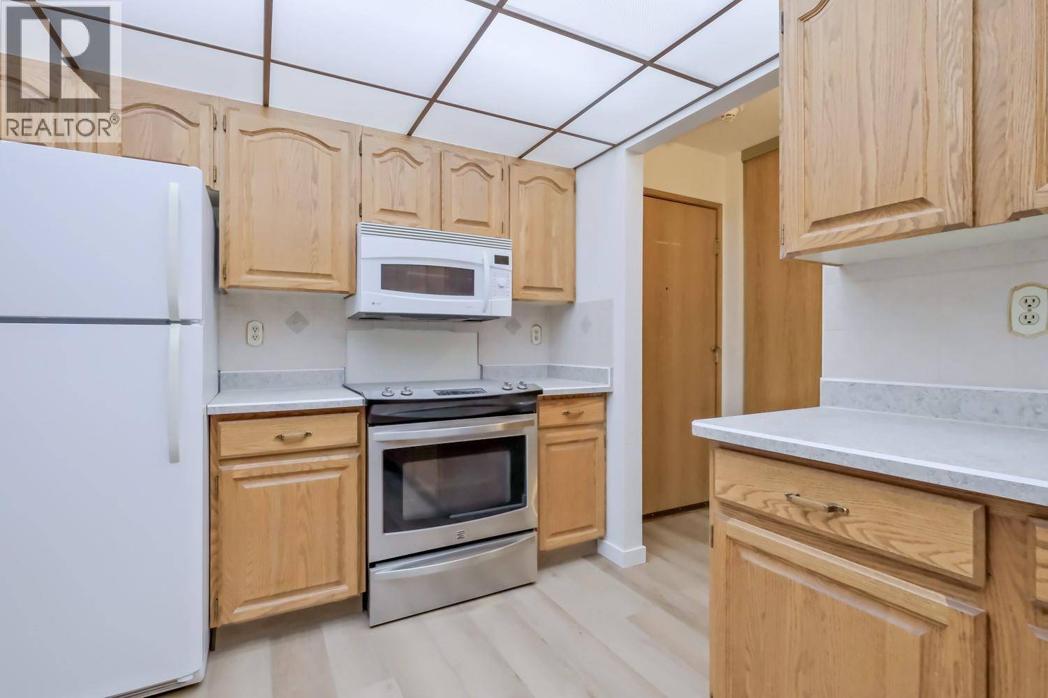 Kelowna, BC V1Y8T4,2110 Hoy ST #105