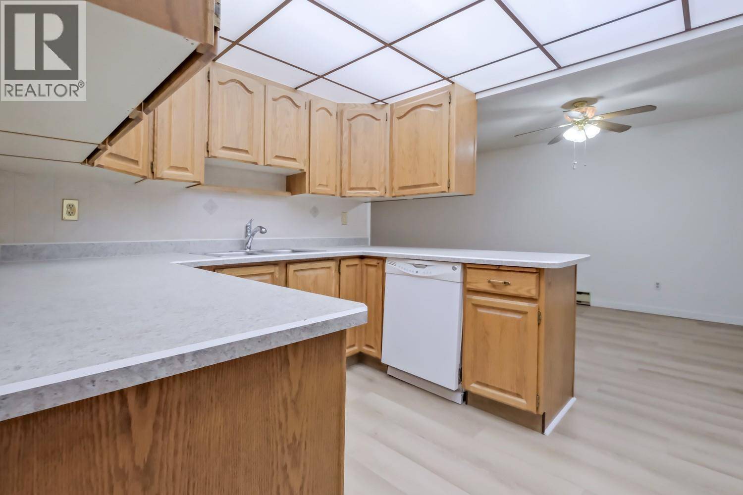 Kelowna, BC V1Y8T4,2110 Hoy ST #105