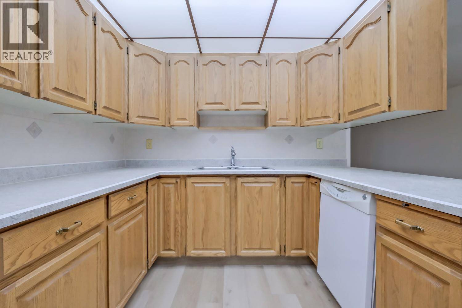 Kelowna, BC V1Y8T4,2110 Hoy ST #105