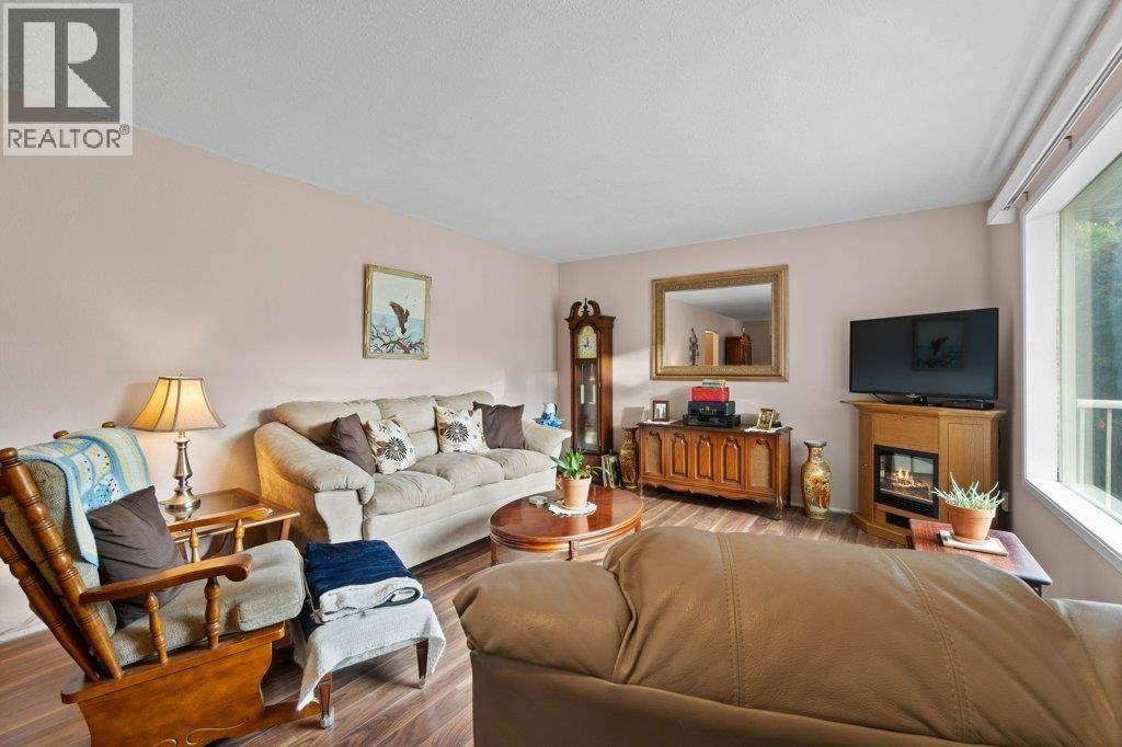 Salmon Arm, BC V1E4H3,341 2 Street SE