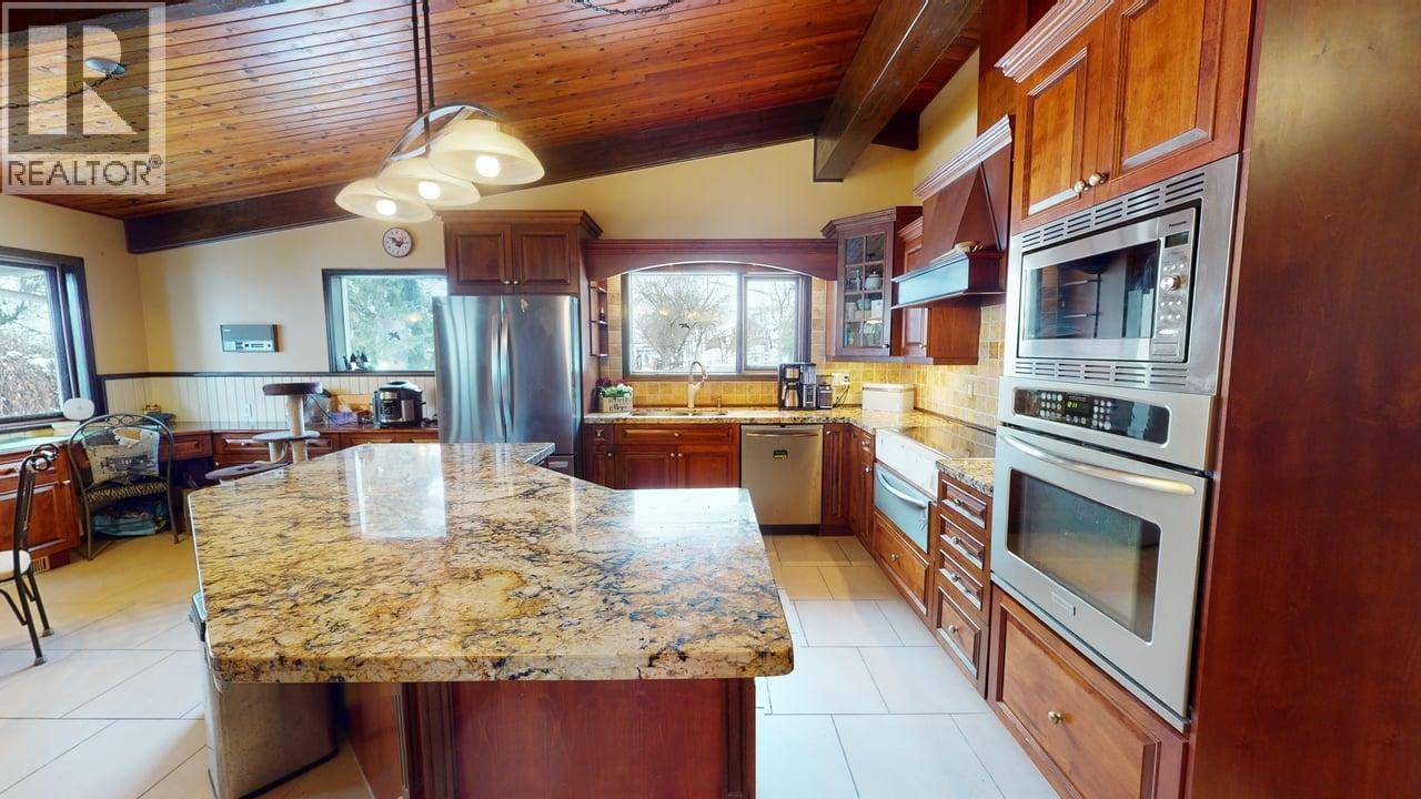 Lumby, BC V0E2G1,2545 6 Highway