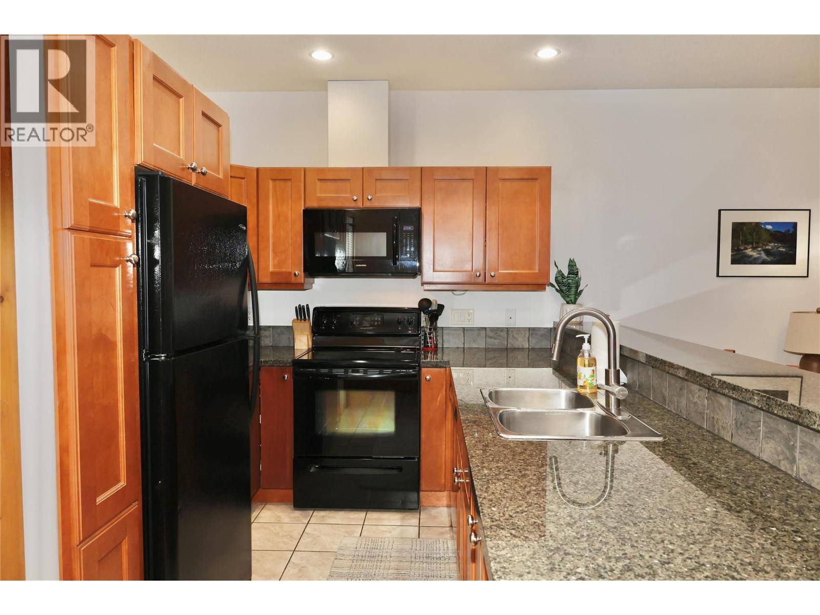 Osoyoos, BC V0H1V6,5401 Lakeshore DR #205