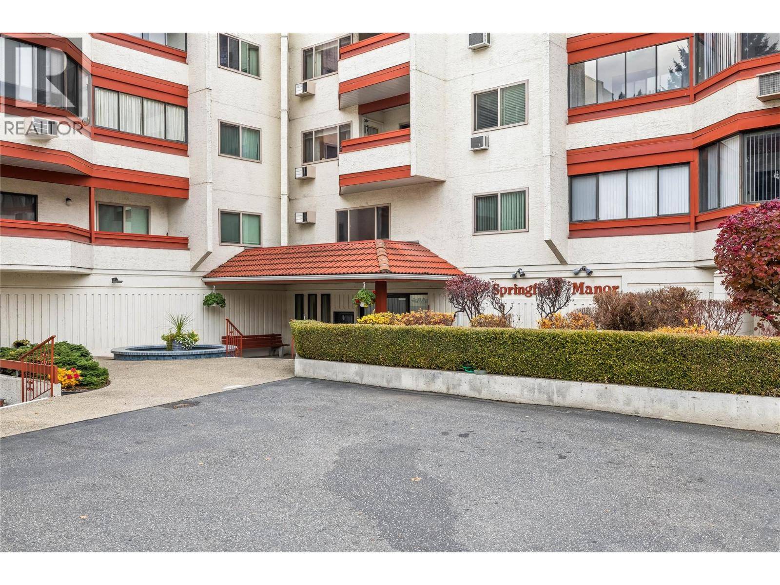 Kelowna, BC V1Y8T4,2110 Hoy ST #306