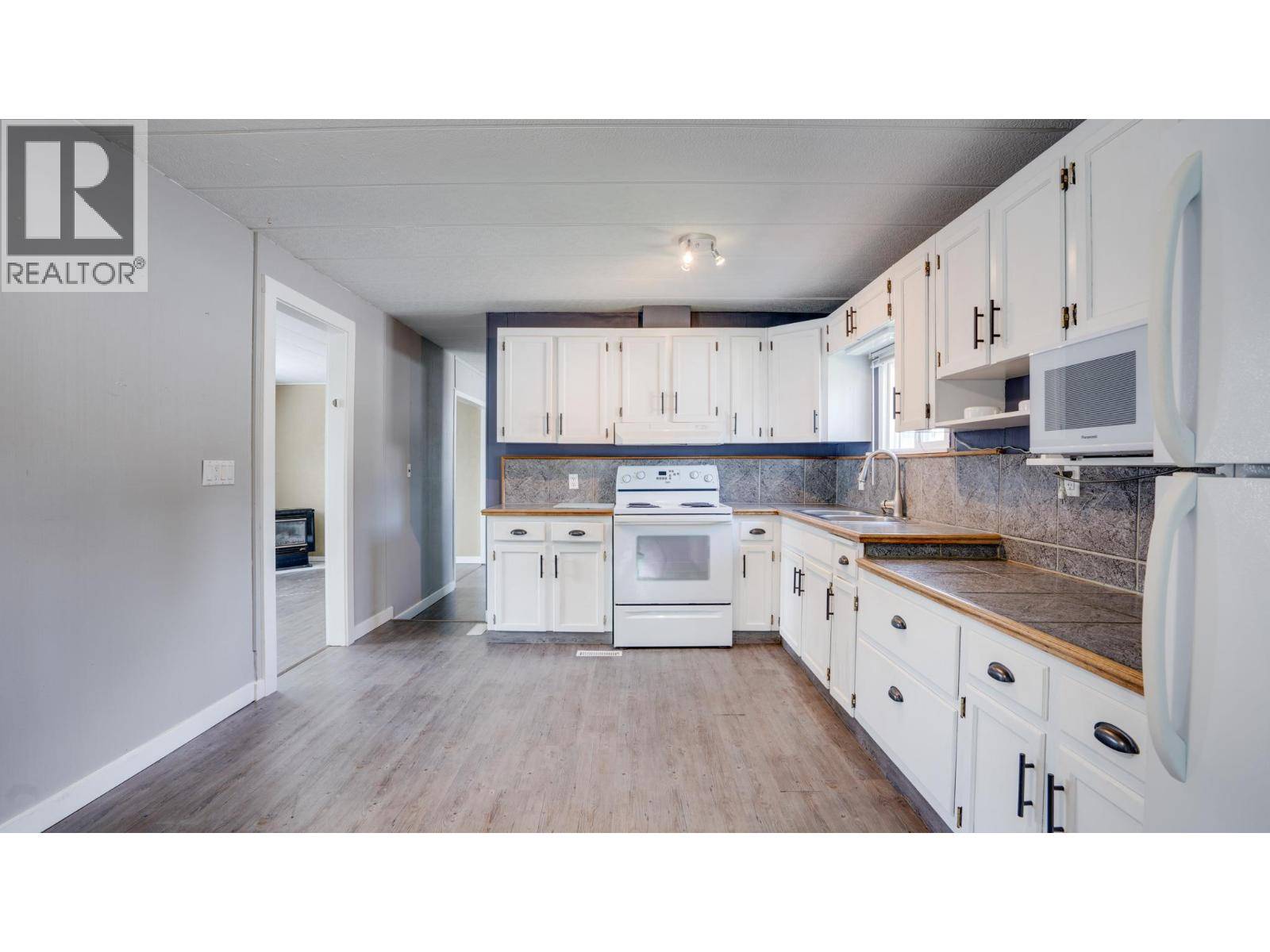 Vernon, BC V1T7A8,5484 25 AVE #61