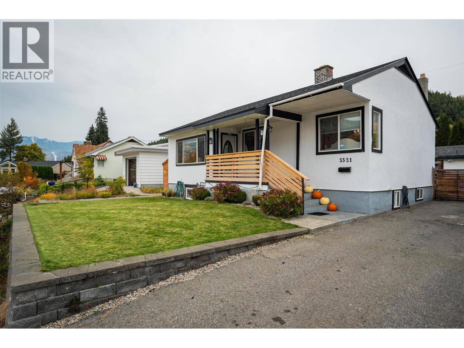 Trail, BC V1R2Y1,3321 Dahlia Crescent