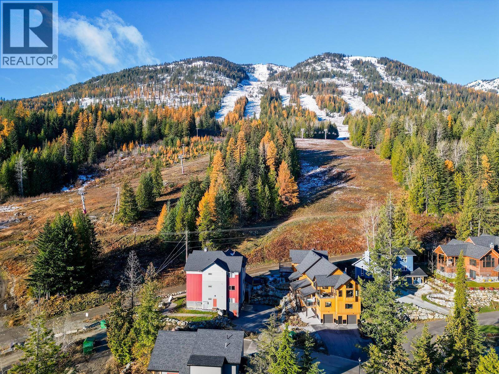 Rossland, BC V0G1Y0,2001 Crest RD #B