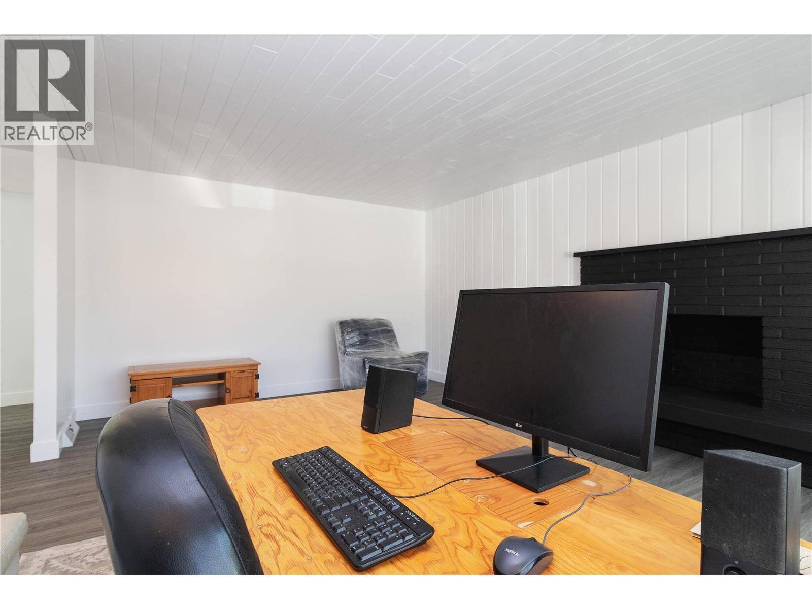 Kelowna, BC V1Y3P9,1352 Alder Court