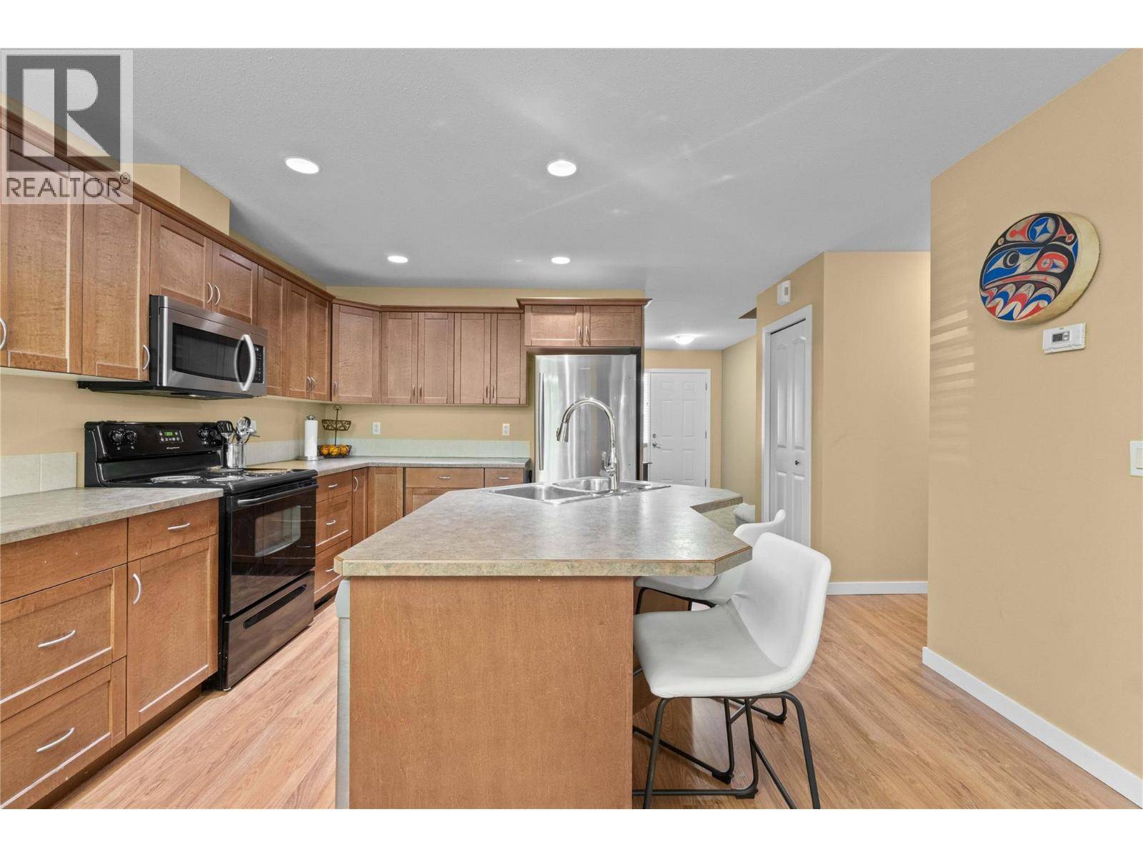 Sicamous, BC V0E2V0,222 Martin ST #124