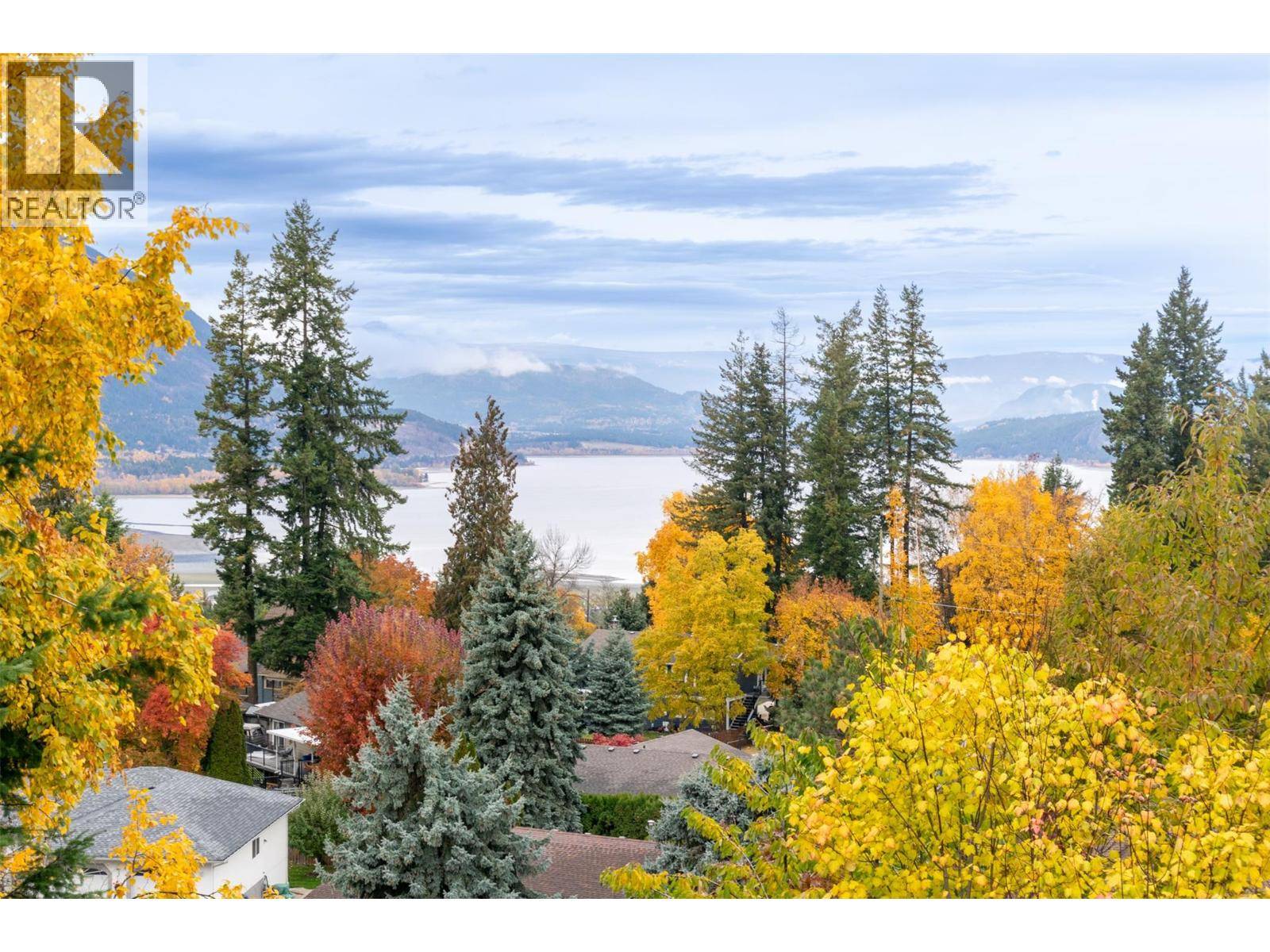 Salmon Arm, BC V1E2M9,1681 18 Avenue SE