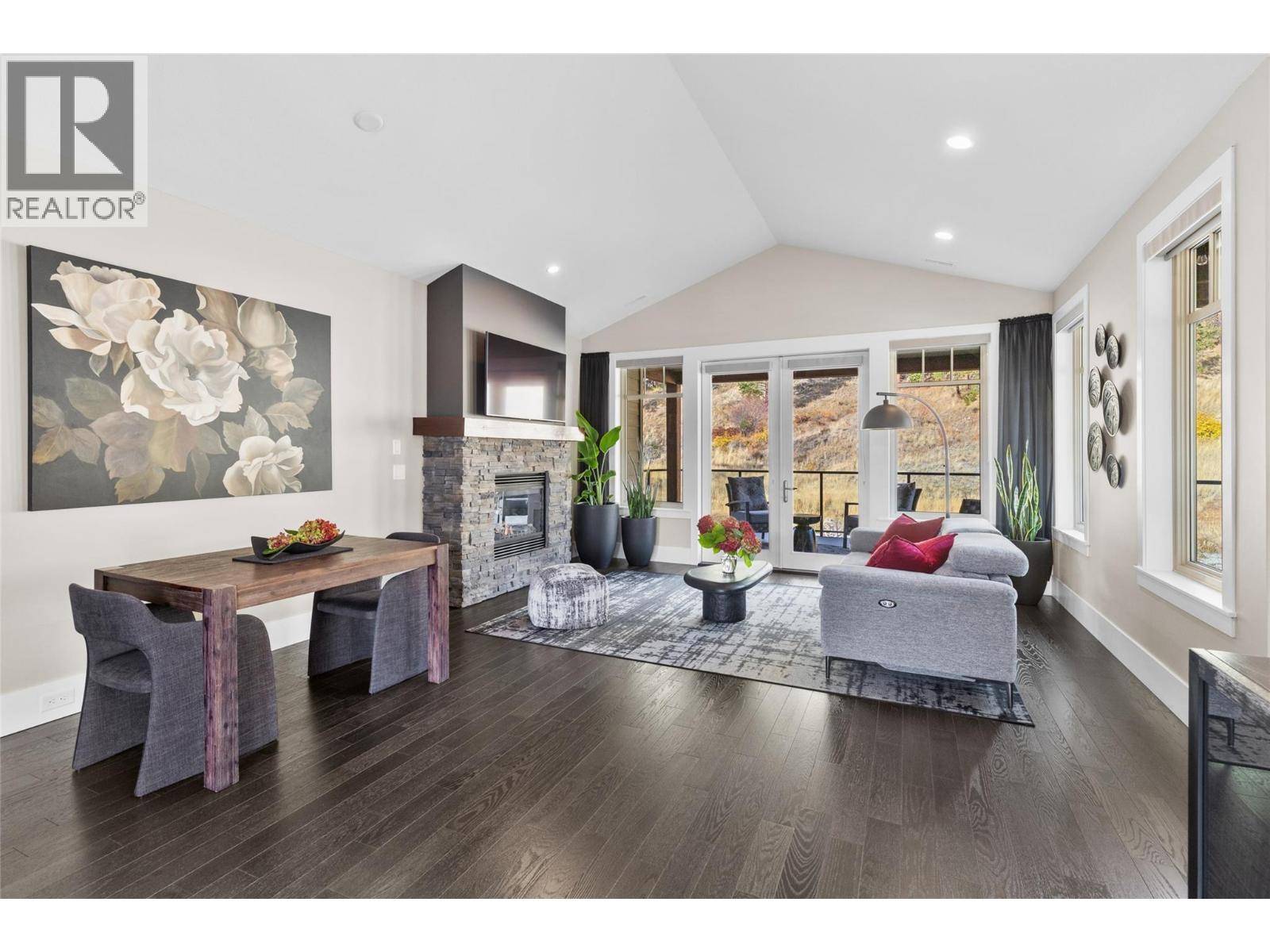 Peachland, BC V0H1X5,4000 Redstone CRES #221