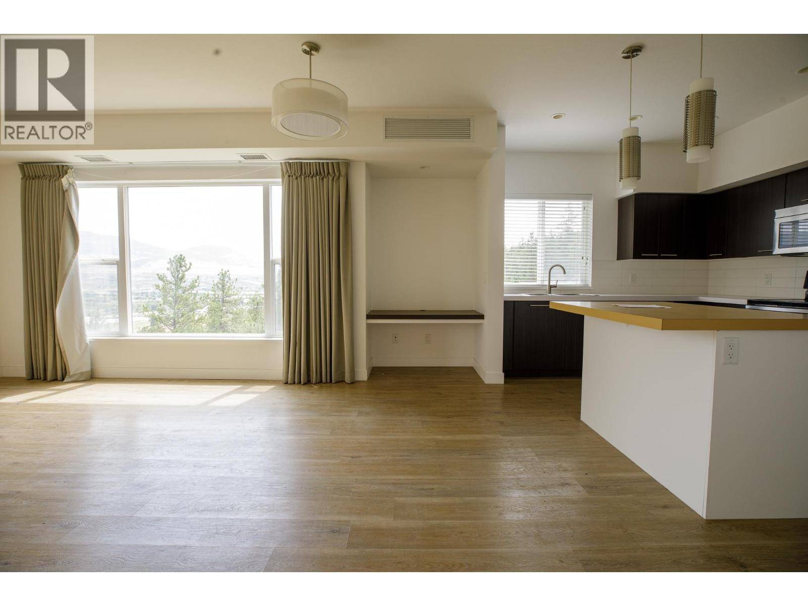 Kelowna, BC V1V3C8,985 Academy WAY #307