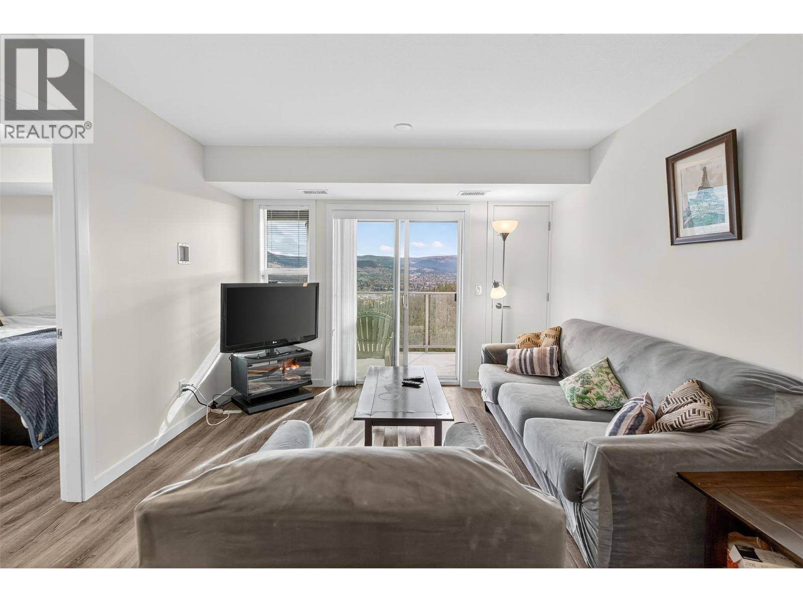 Kelowna, BC V1V3A4,725 Academy WAY #222