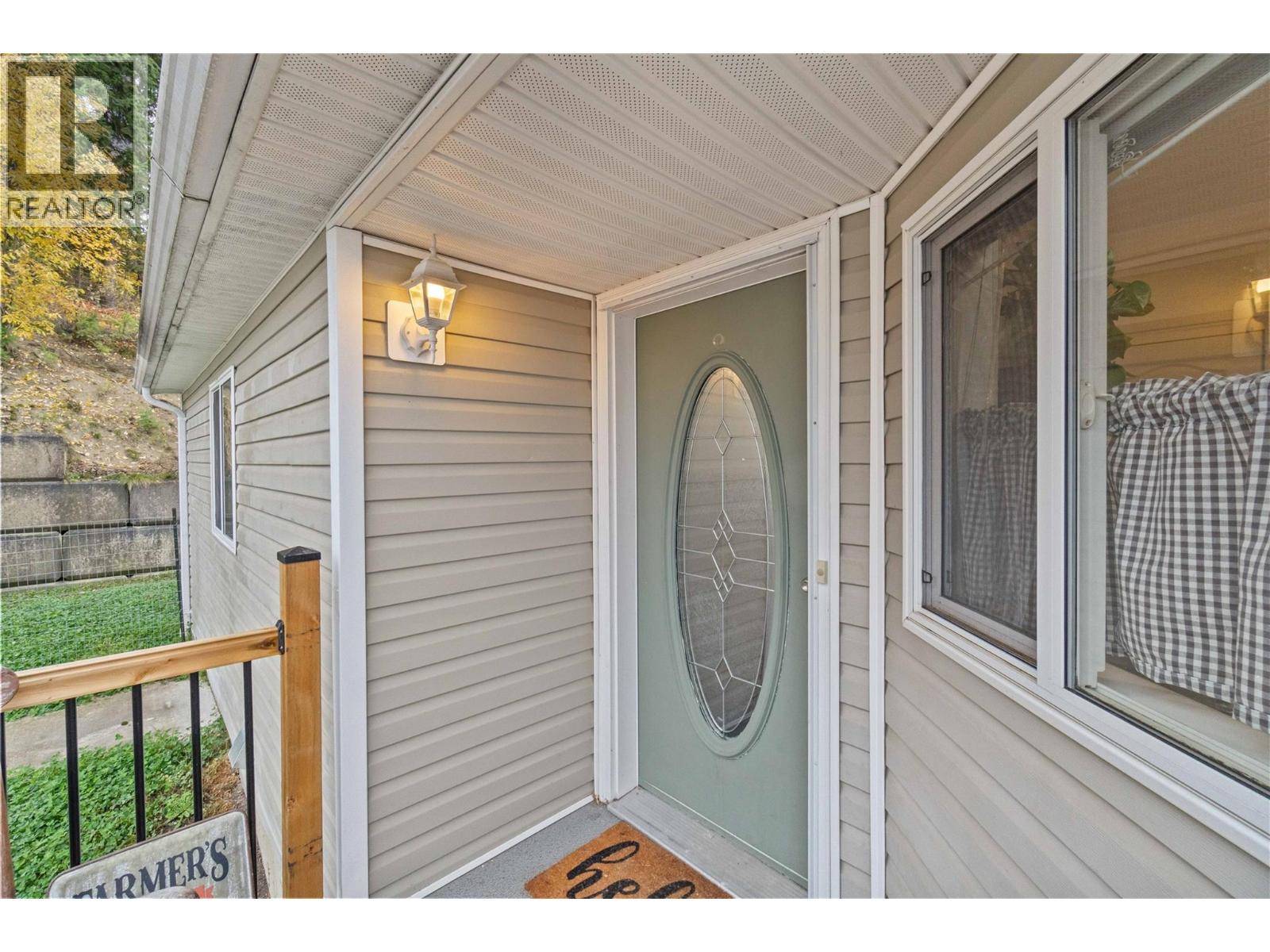 Salmon Arm, BC V1E2W6,900 10 AVE Southeast #27