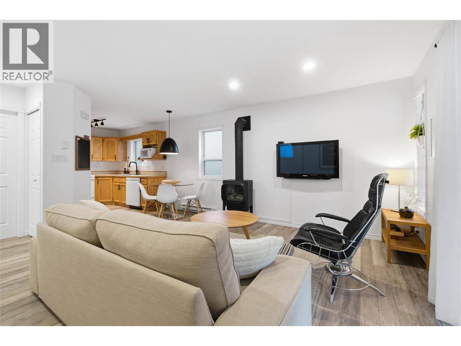 Penticton, BC V2A5V8,423 Maurice ST #101