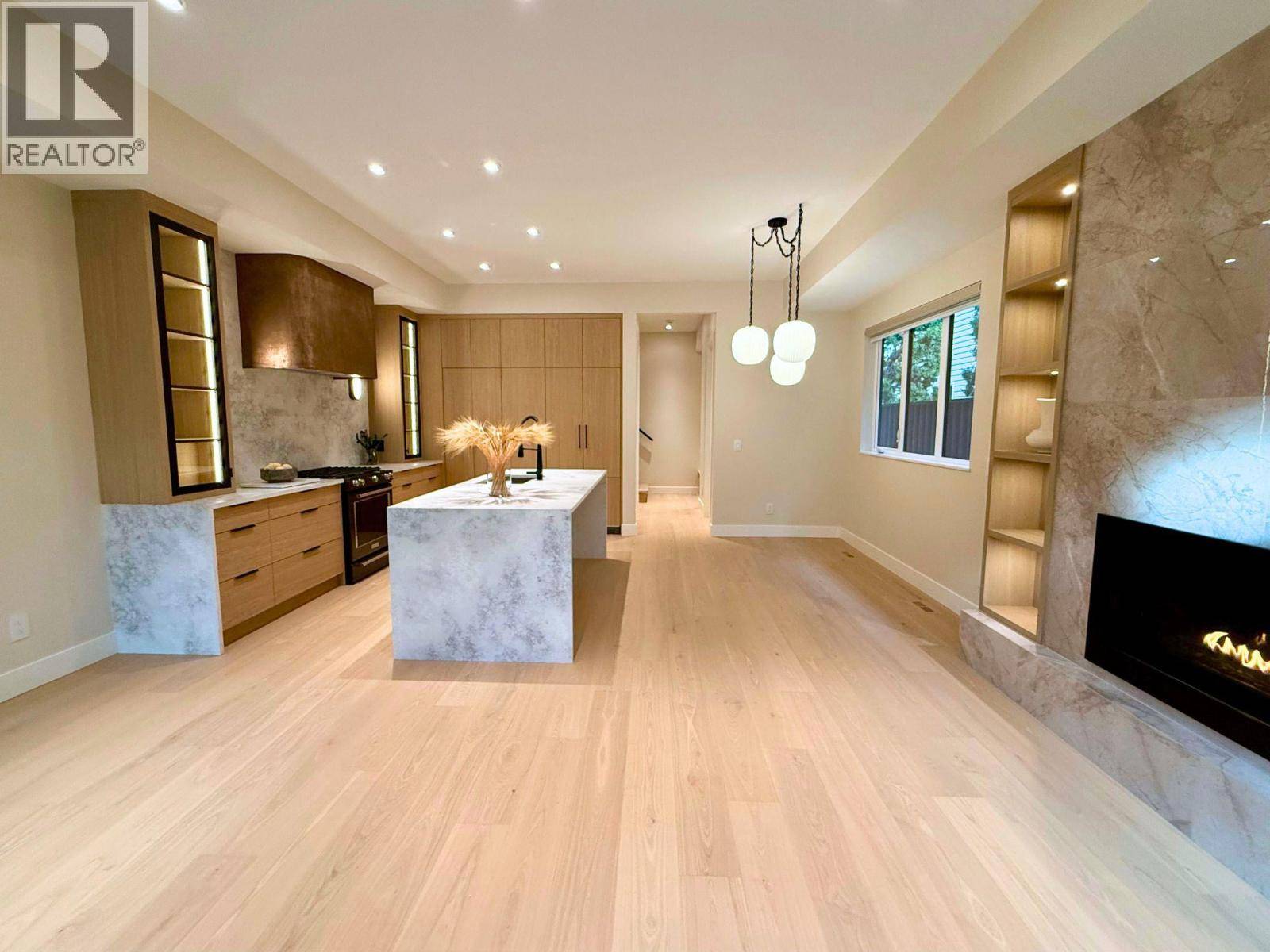 Kelowna, BC V1Y6V4,781 Martin AVE ##4