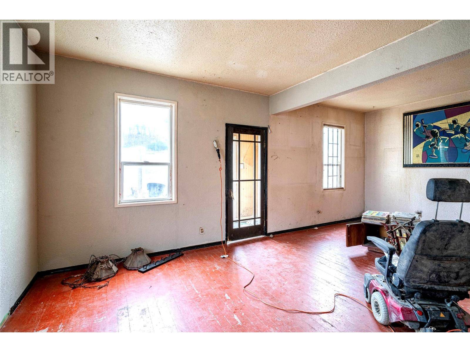 Vernon, BC V1T5L3,2214 32 Street