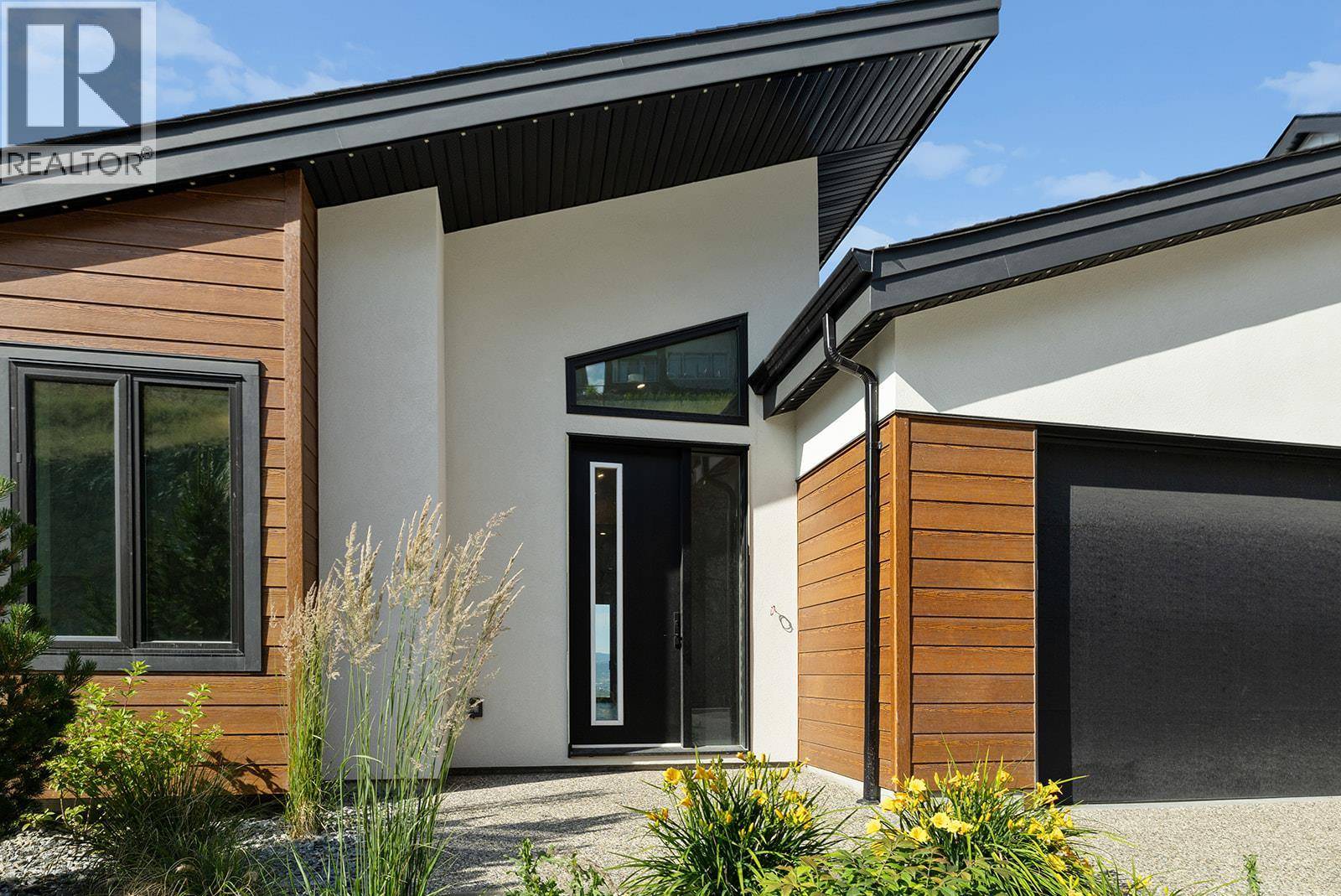 Kelowna, BC V1W5J1,1018 Emslie Street