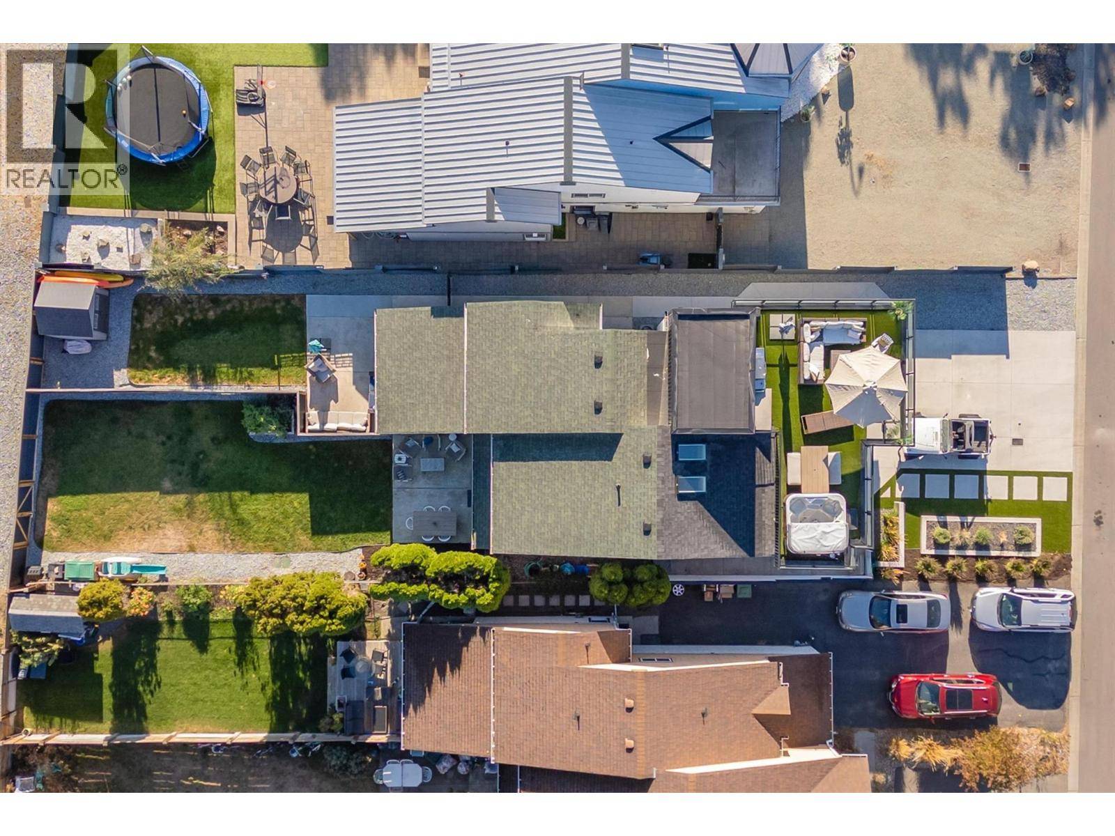 Kelowna, BC V1Y1H7,985 Manhattan Drive