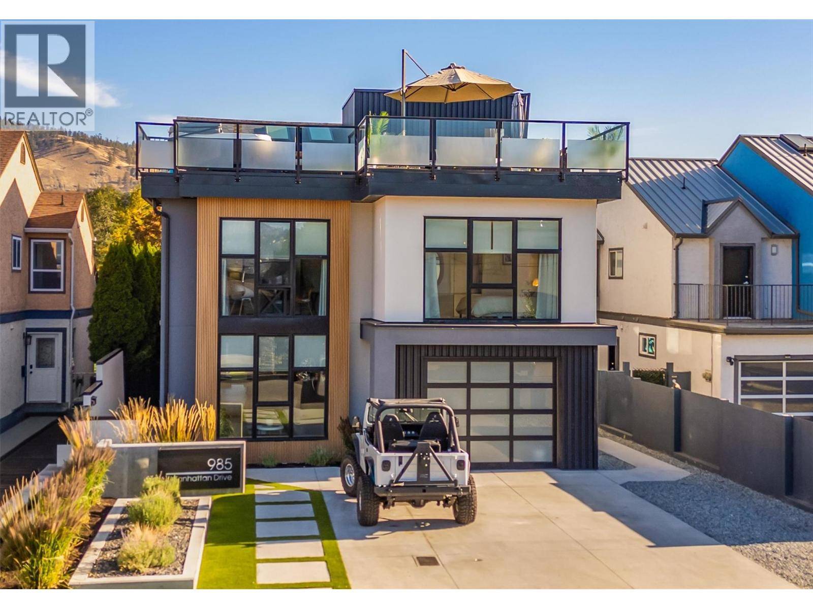 Kelowna, BC V1Y1H7,985 Manhattan Drive