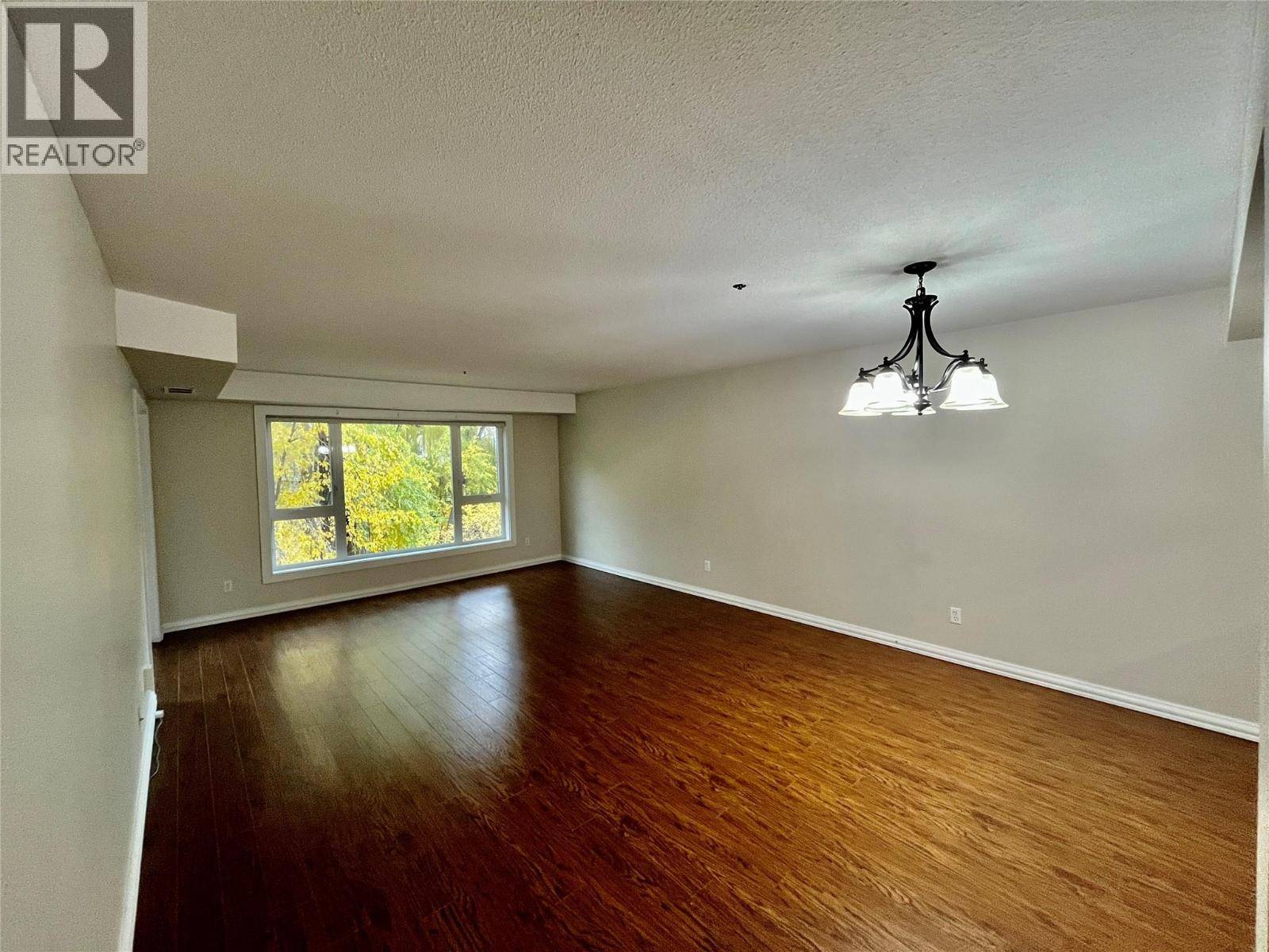 Kelowna, BC V1Y5Y1,1045 Sutherland AVE #230