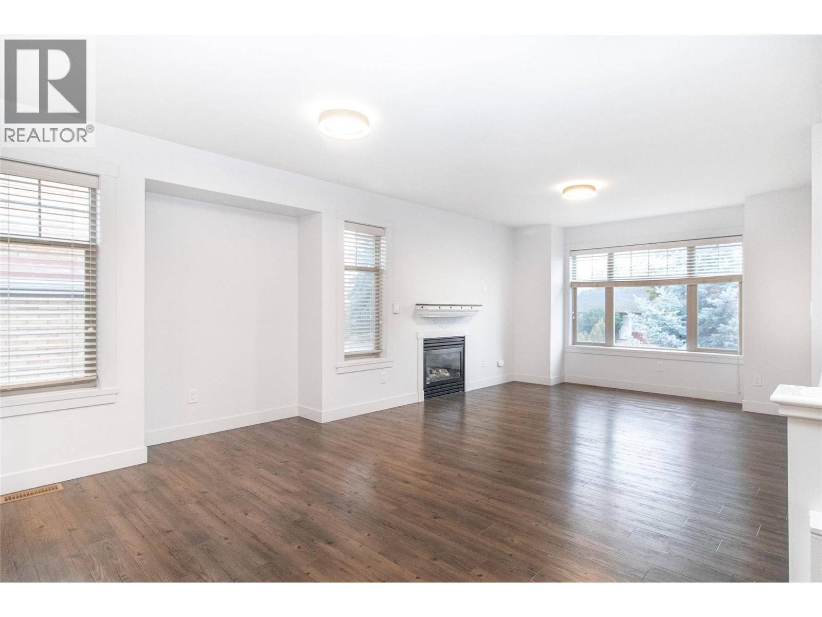 Kelowna, BC V1Y5J2,560 Christleton Avenue