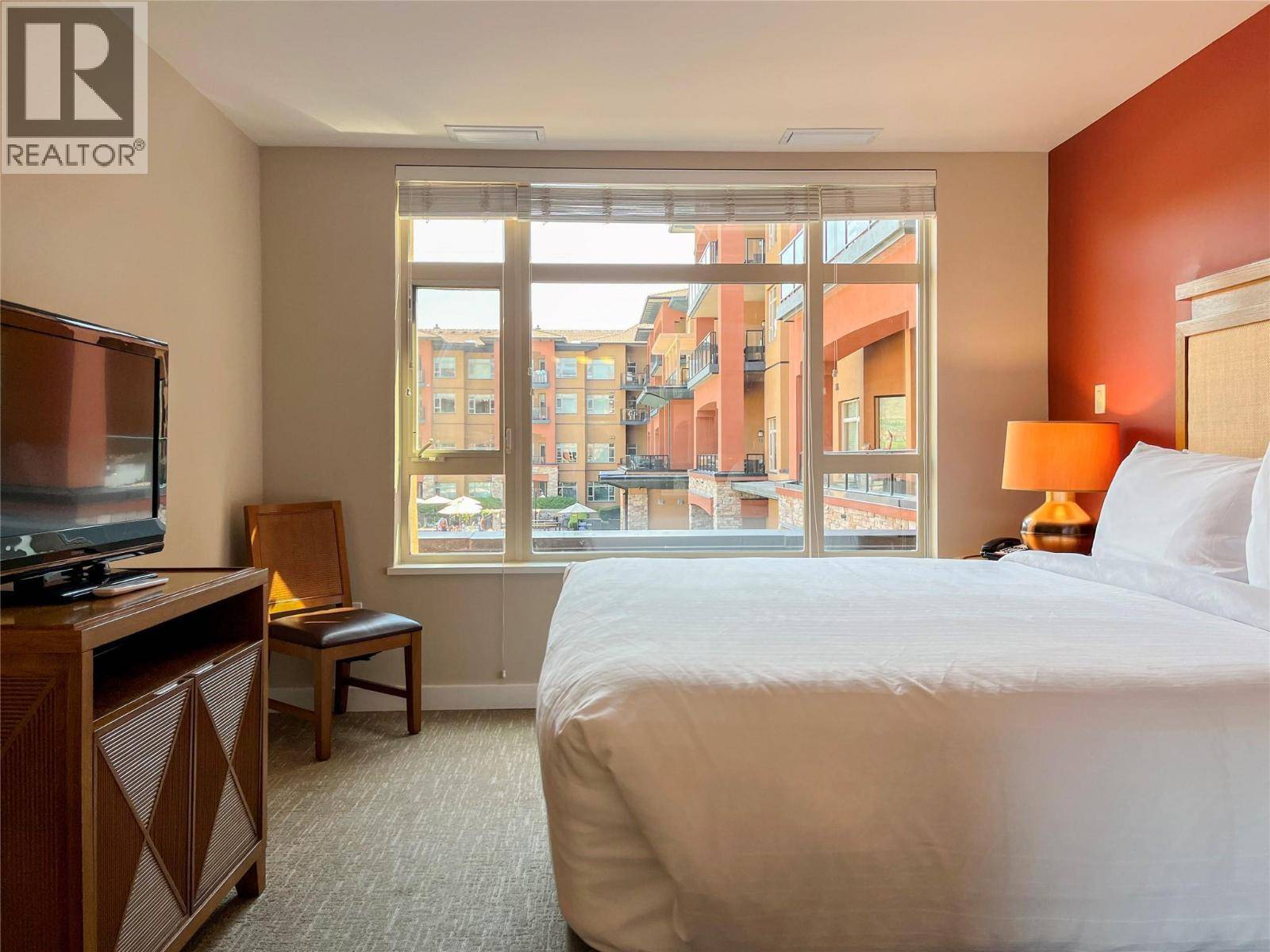 Osoyoos, BC V0H1V0,15 Park PL #201