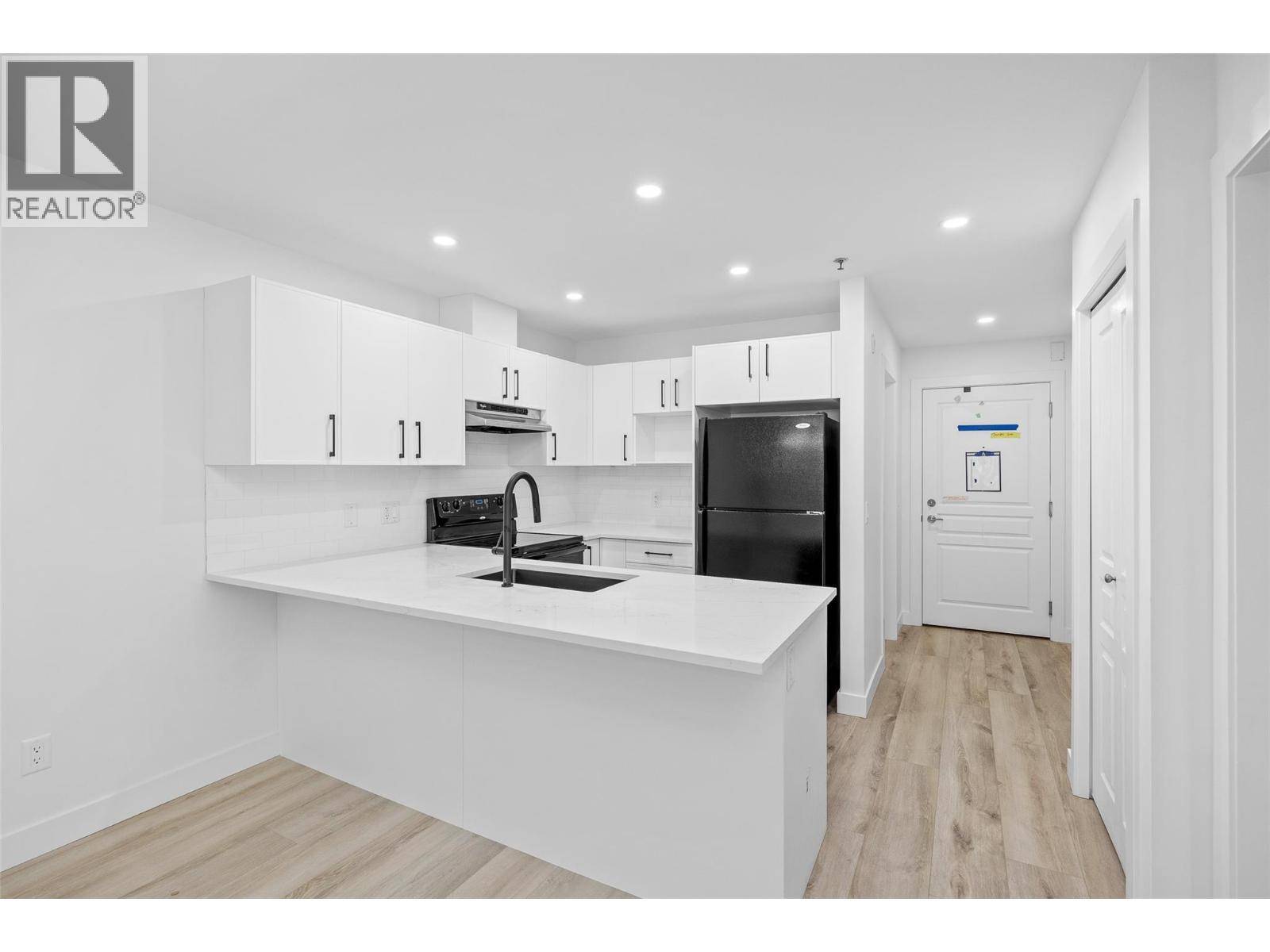 Kelowna, BC V1Y9Z2,1099 Sunset DR #241