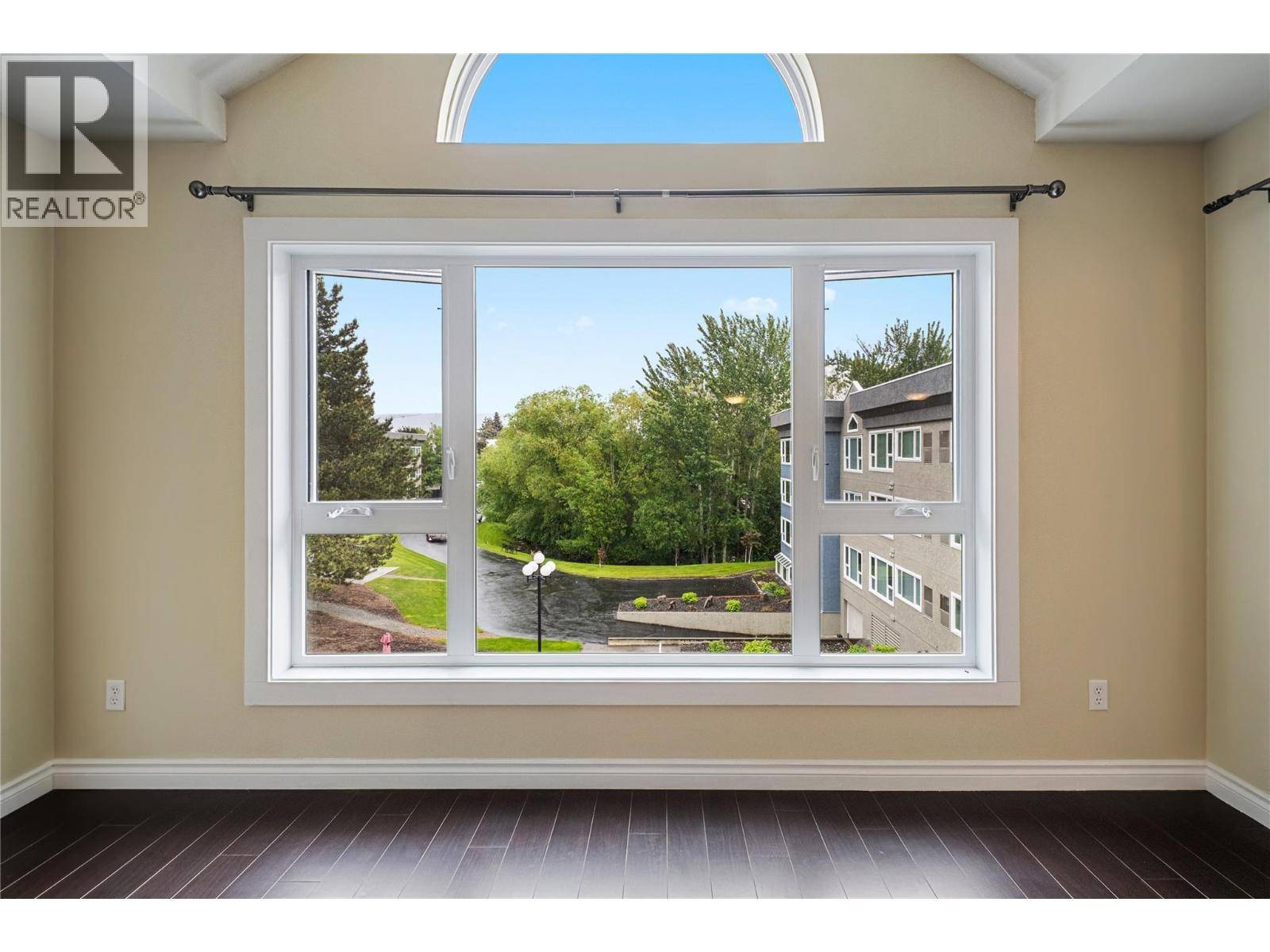 Kelowna, BC V1Y5Y1,1045 Sutherland AVE North #323