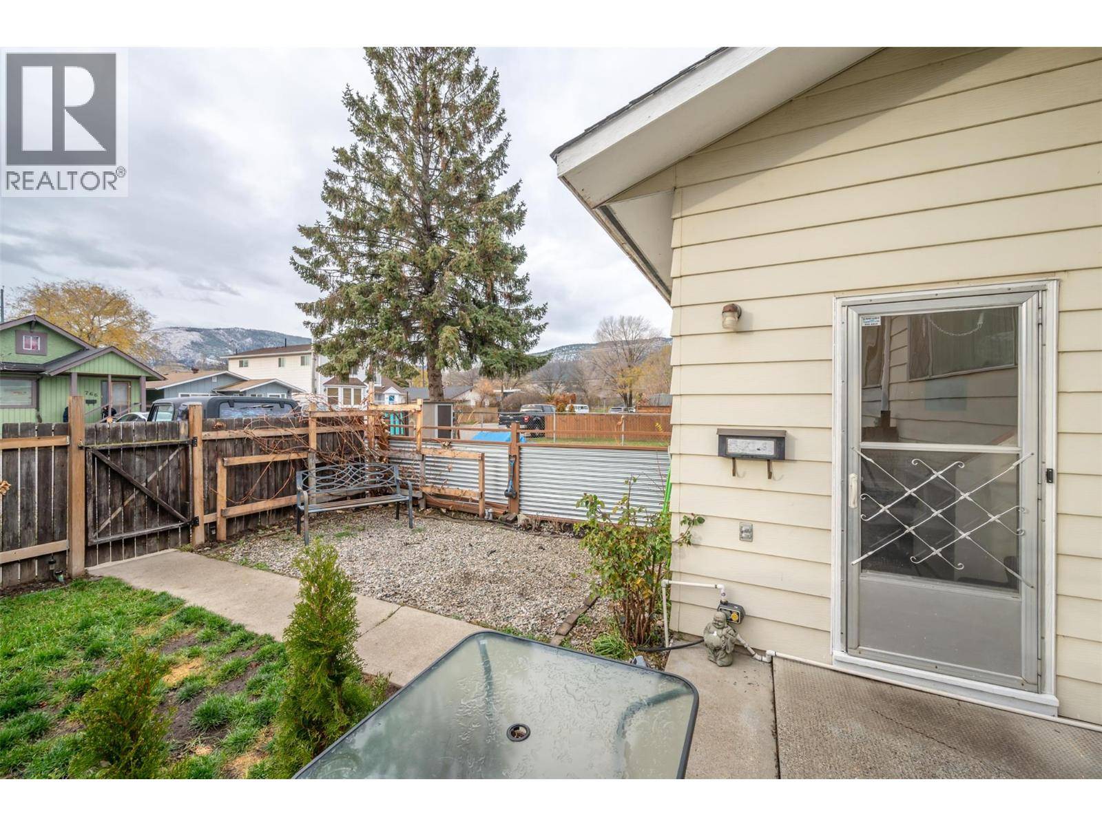 Penticton, BC V2A2H8,751 CHASE Avenue