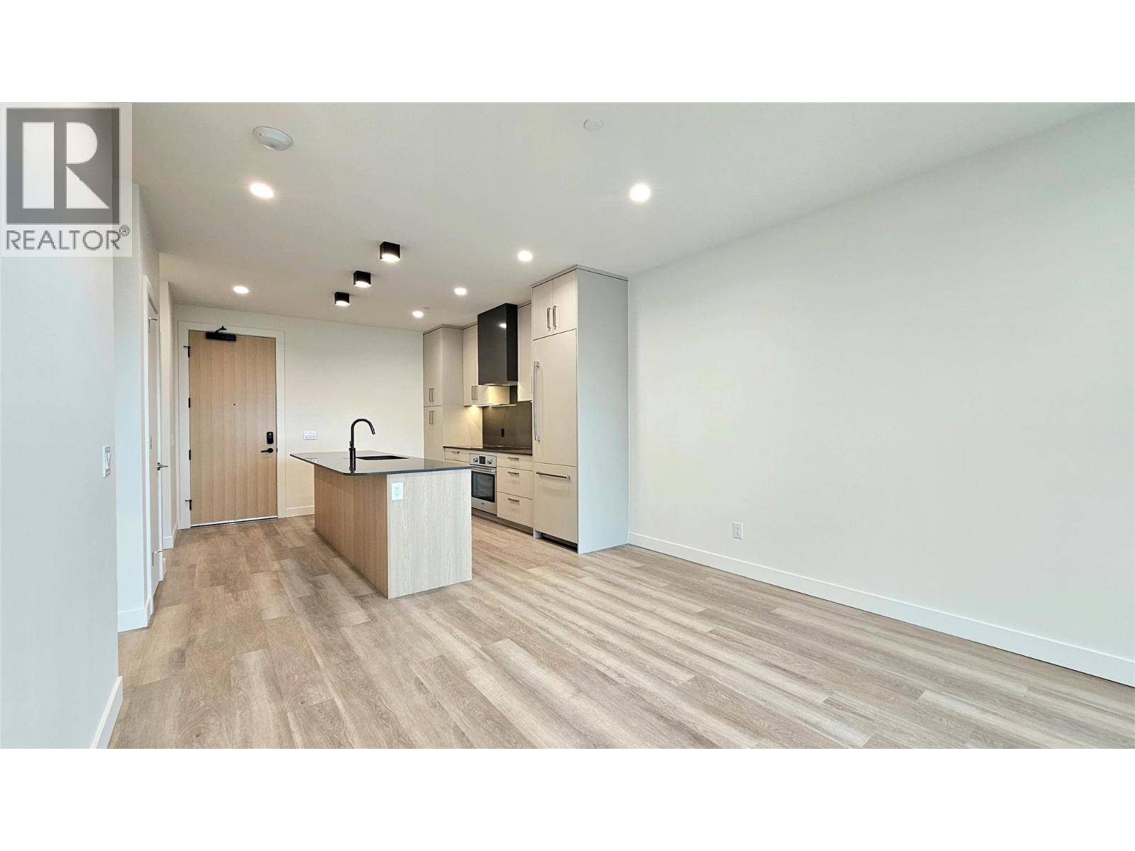 Kelowna, BC V1W0H6,3340 Lakeshore RD #606