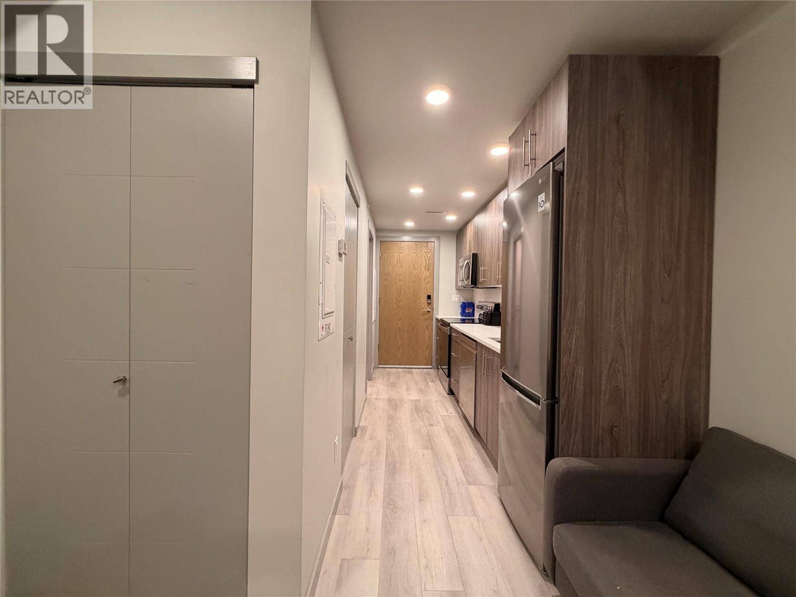 Kelowna, BC V1X3K8,345 Dougall RD North #PH14