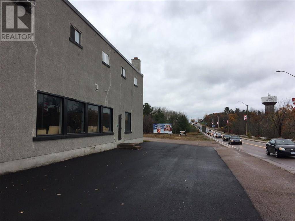 Petawawa, ON K8A1W9,3532 PETAWAWA BOULEVARD